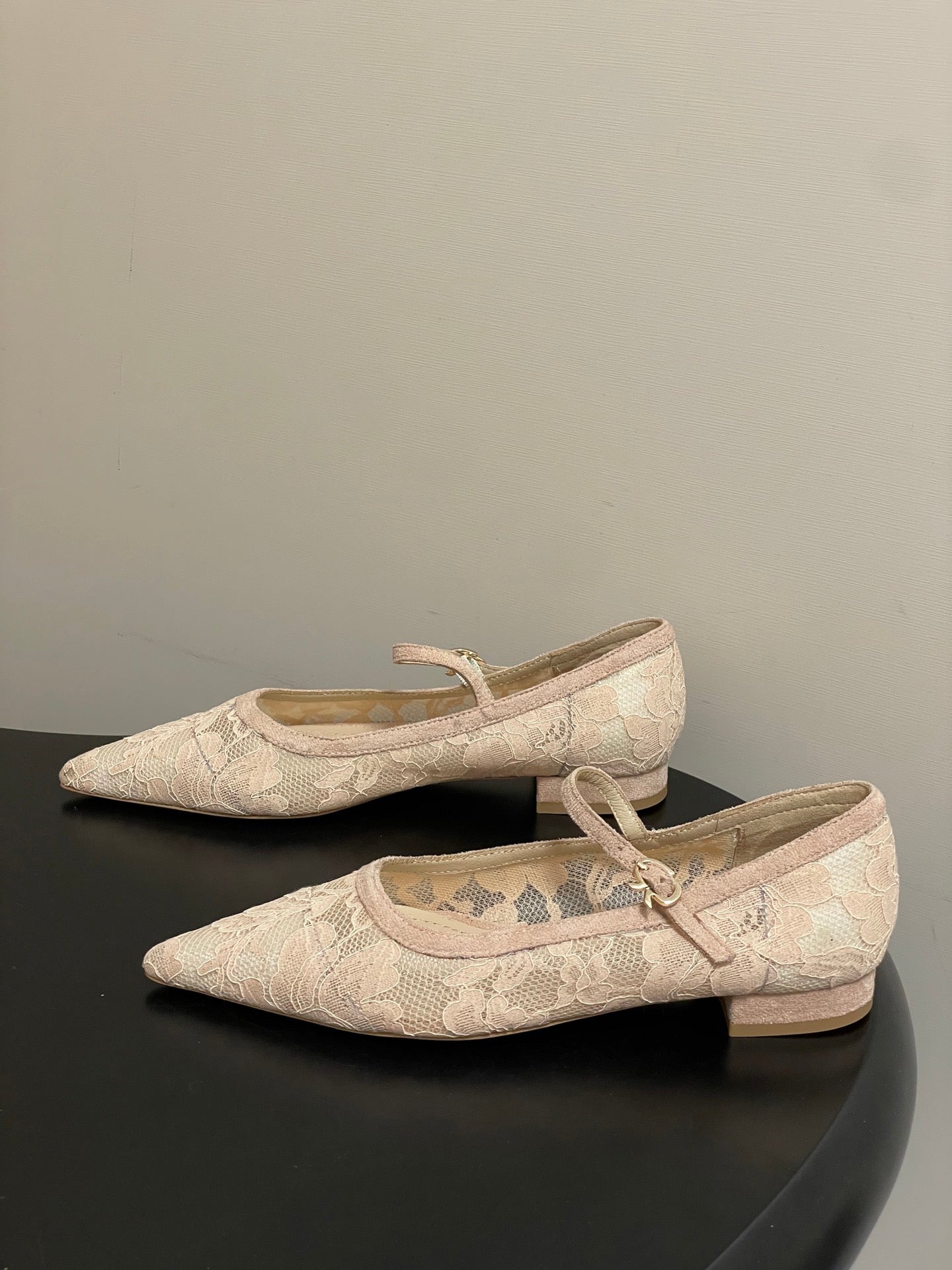 GIANVITO ROSSI 26S MARY JANE IN NUDE LACE
