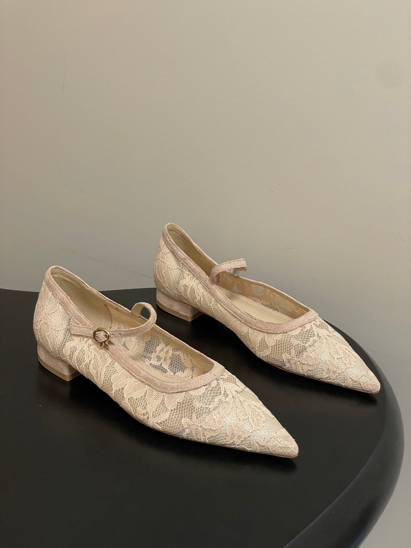 GIANVITO ROSSI 26S MARY JANE IN NUDE LACE