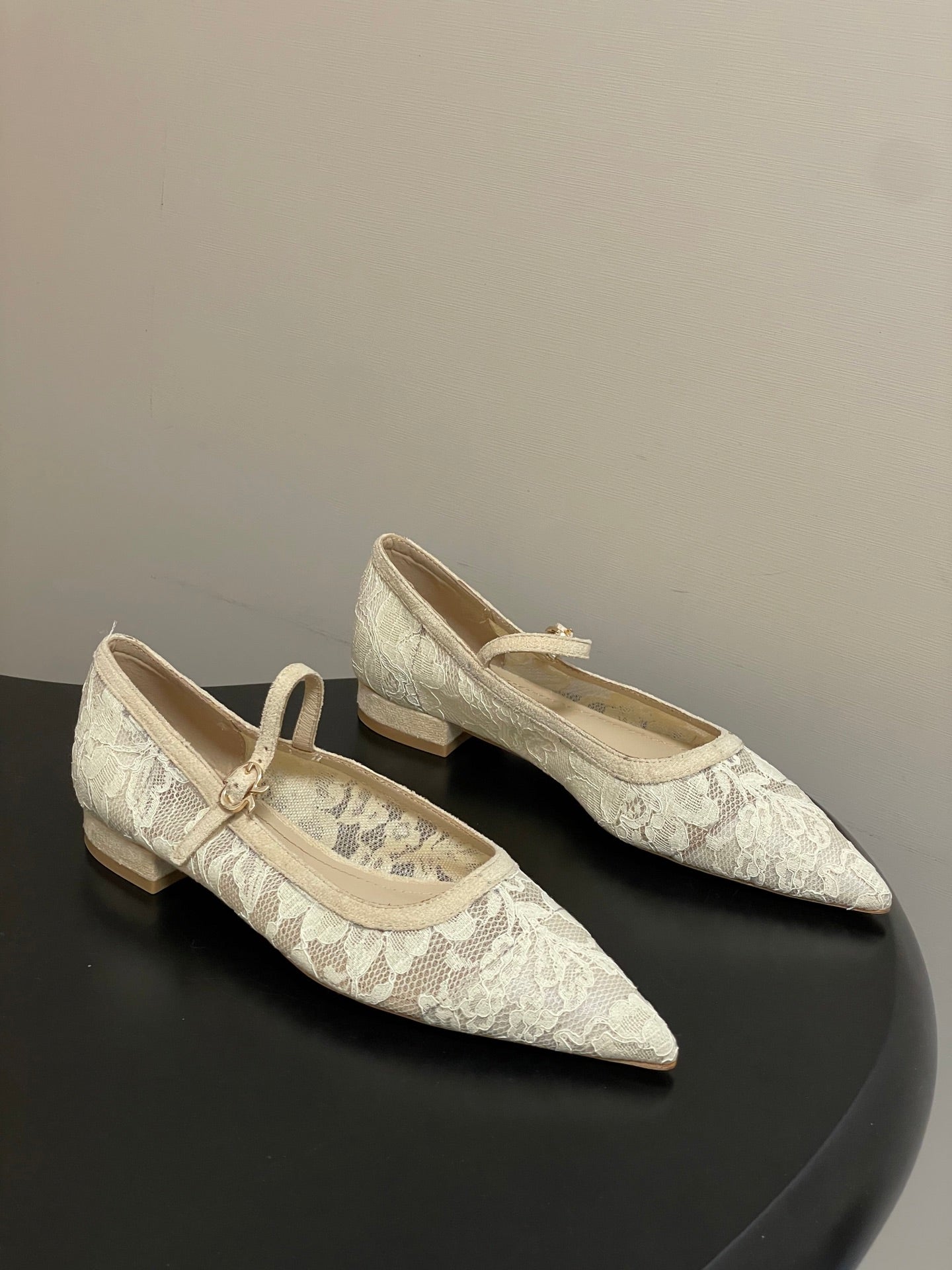 GIANVITO ROSSI 26S MARY JANE IN CREAM WHITE LACE