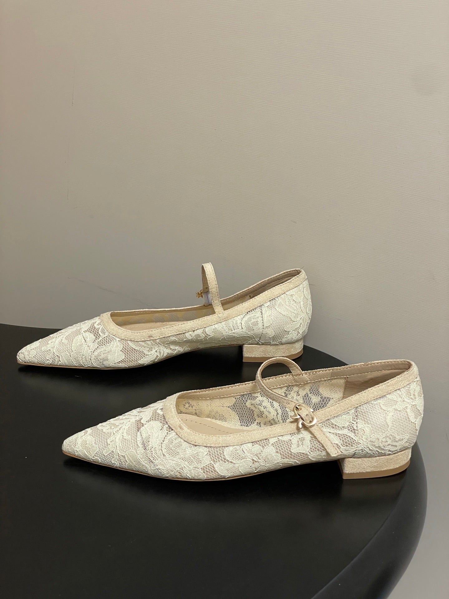 GIANVITO ROSSI 26S MARY JANE IN CREAM WHITE LACE