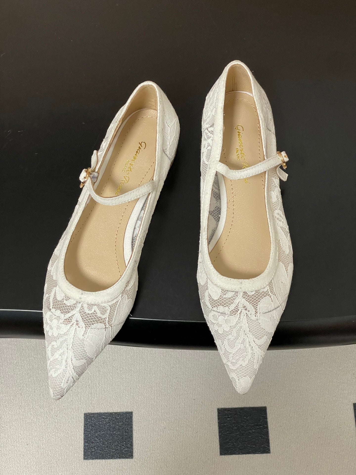 GIANVITO ROSSI 26S MARY JANE IN WHITE LACE