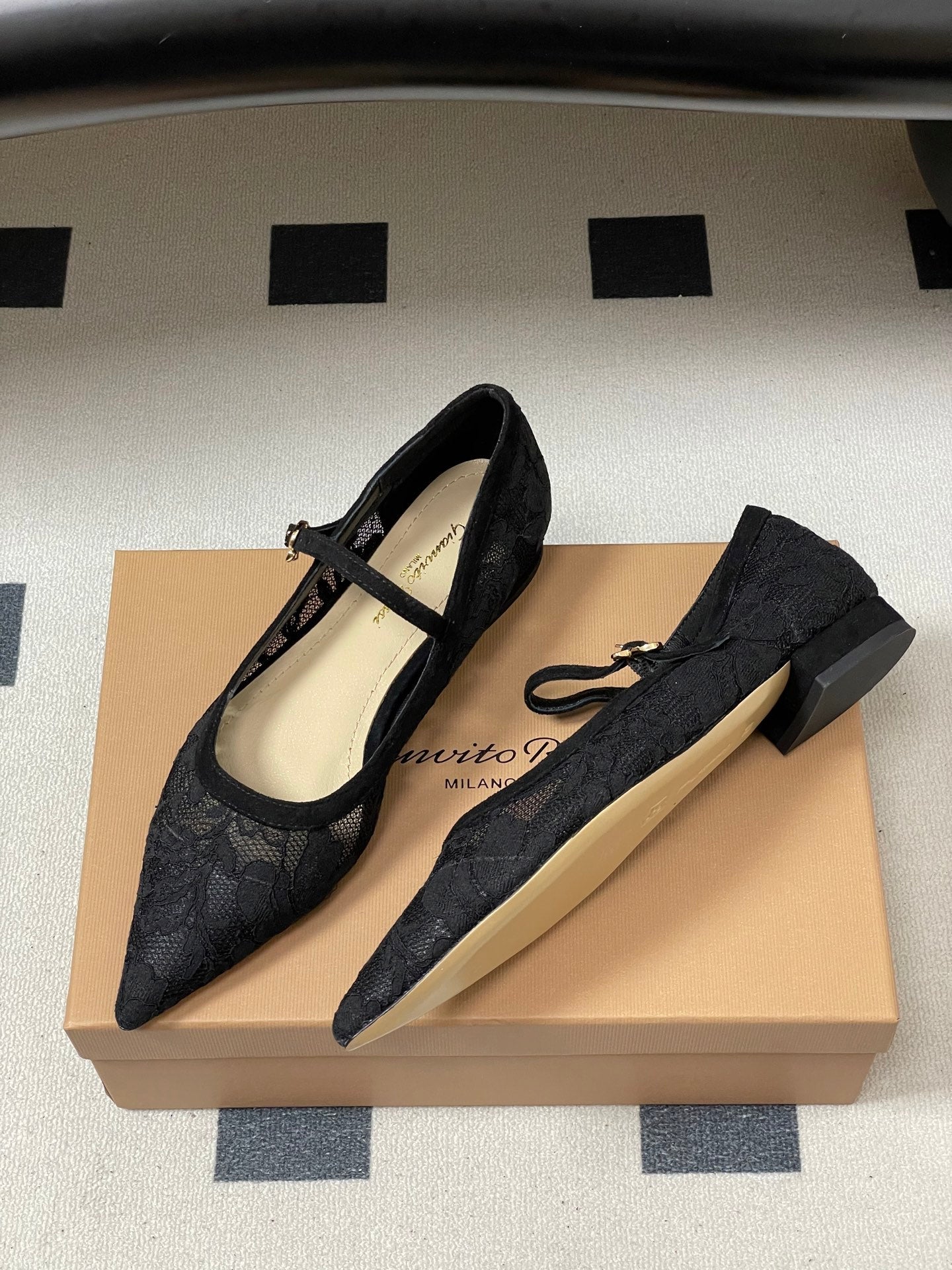 GIANVITO ROSSI 26S MARY JANE IN BLACK LACE