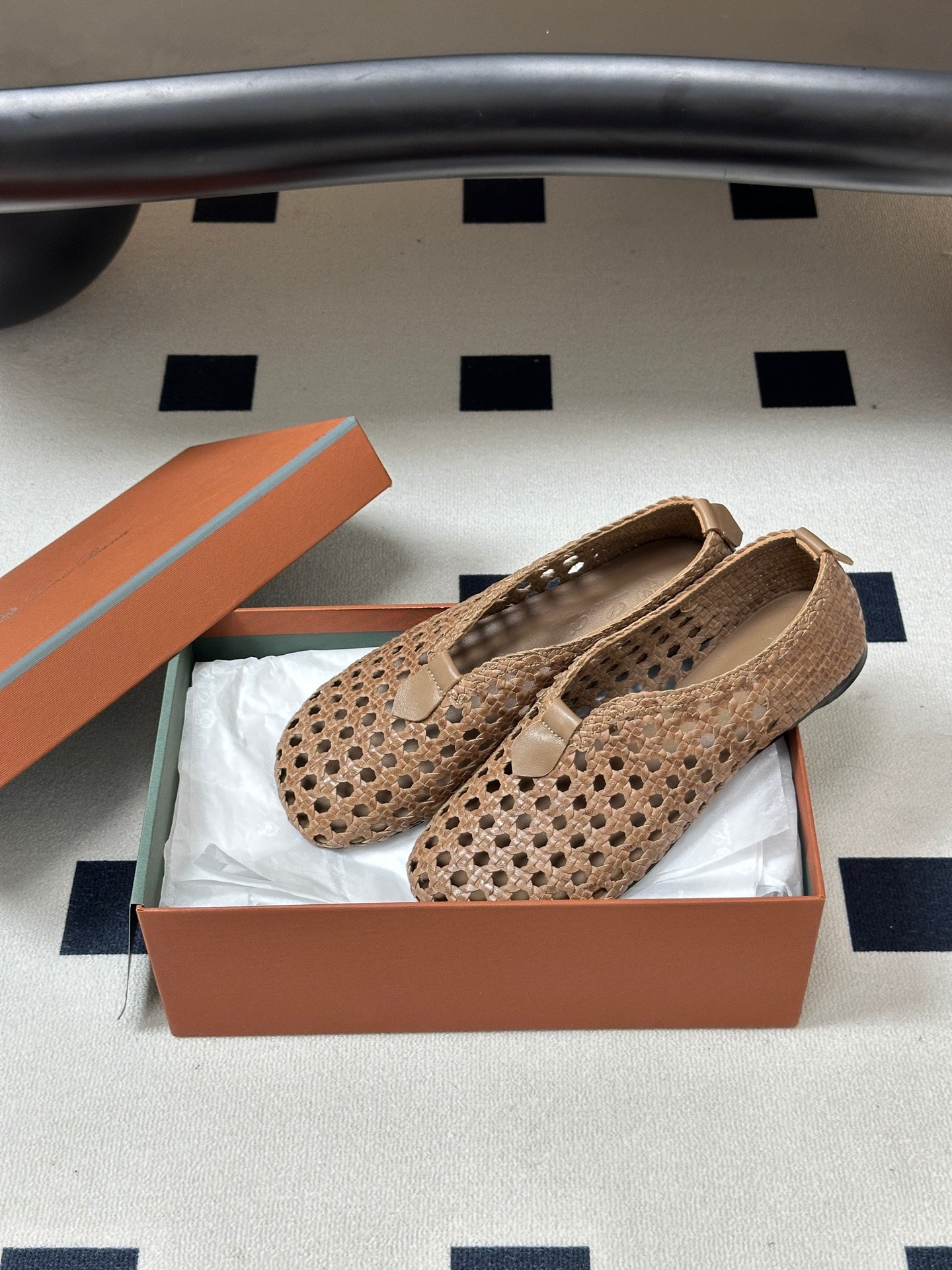 LP 26S BALLET FLATS IN DARK BEIGE CALFSKIN WITH BASKETWEAVE DESIGN