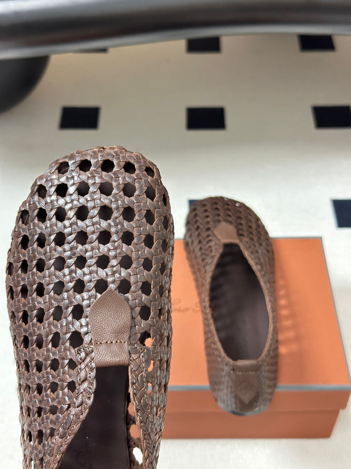 LP 26S BALLET FLATS IN DARK BROWN CALFSKIN WITH BASKETWEAVE DESIGN