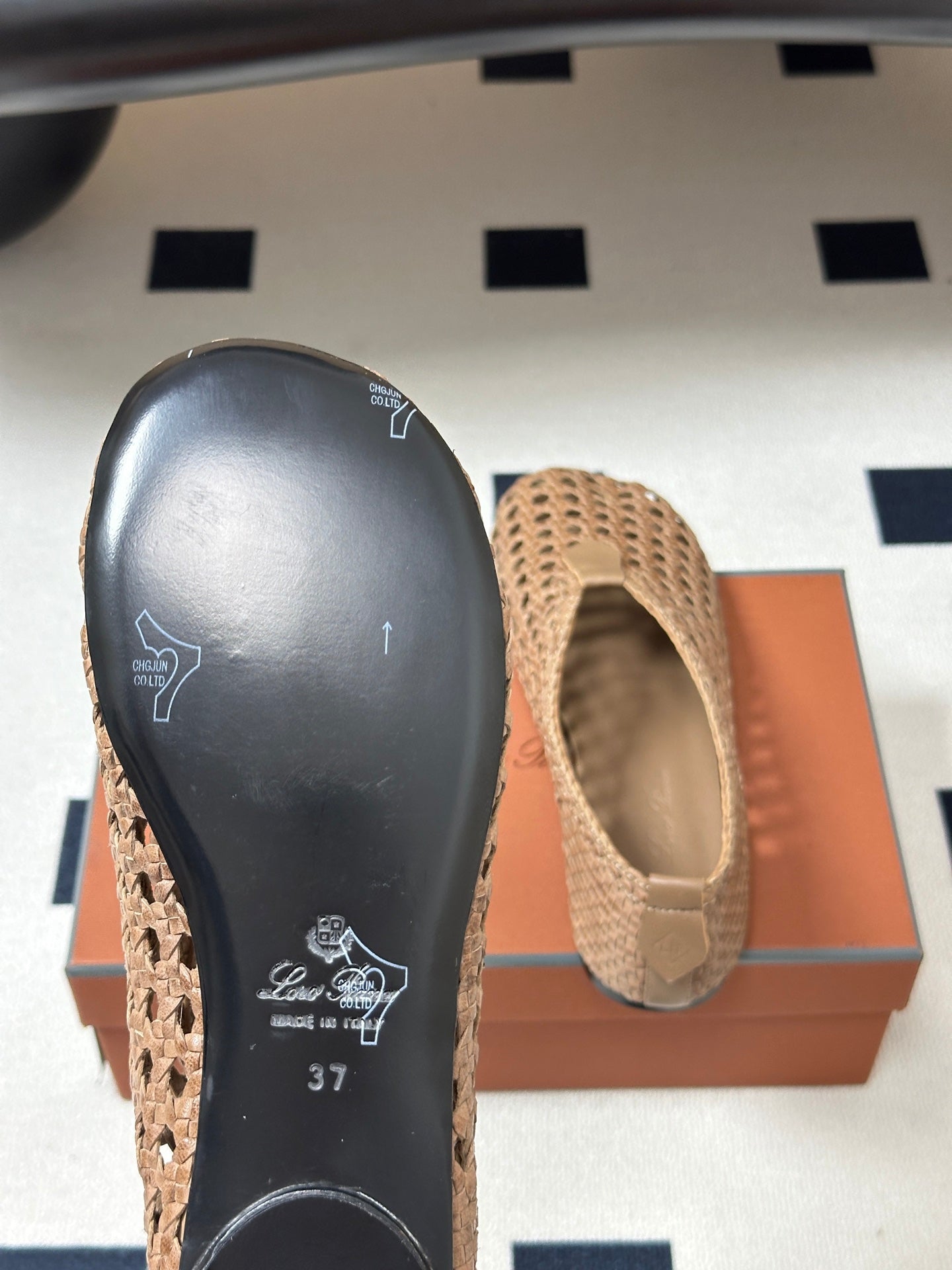 LP 26S BALLET FLATS IN DARK BEIGE CALFSKIN WITH BASKETWEAVE DESIGN
