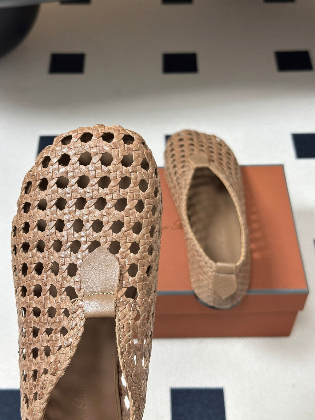 LP 26S BALLET FLATS IN DARK BEIGE CALFSKIN WITH BASKETWEAVE DESIGN