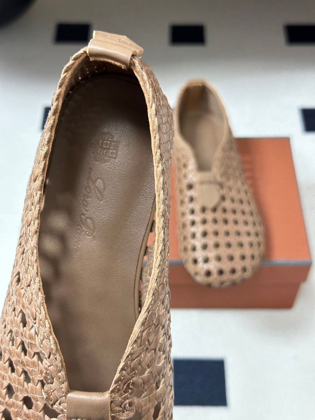 LP 26S BALLET FLATS IN DARK BEIGE CALFSKIN WITH BASKETWEAVE DESIGN