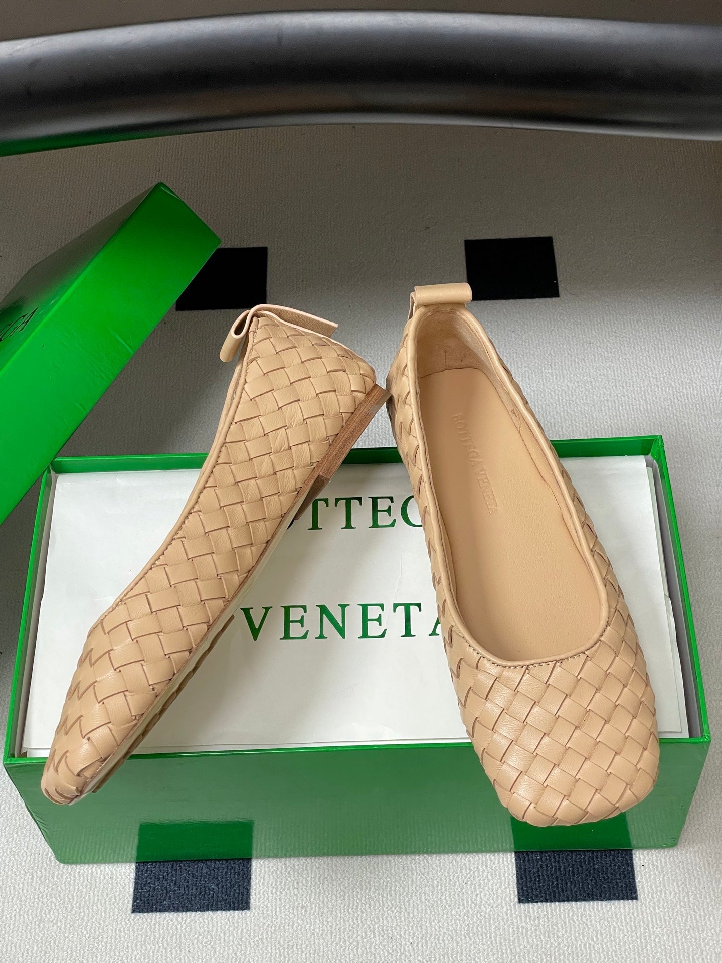 BOTTEGA VENETA 26S BALLET FLATS IN BEIGE WOVEN LAMBSKIN