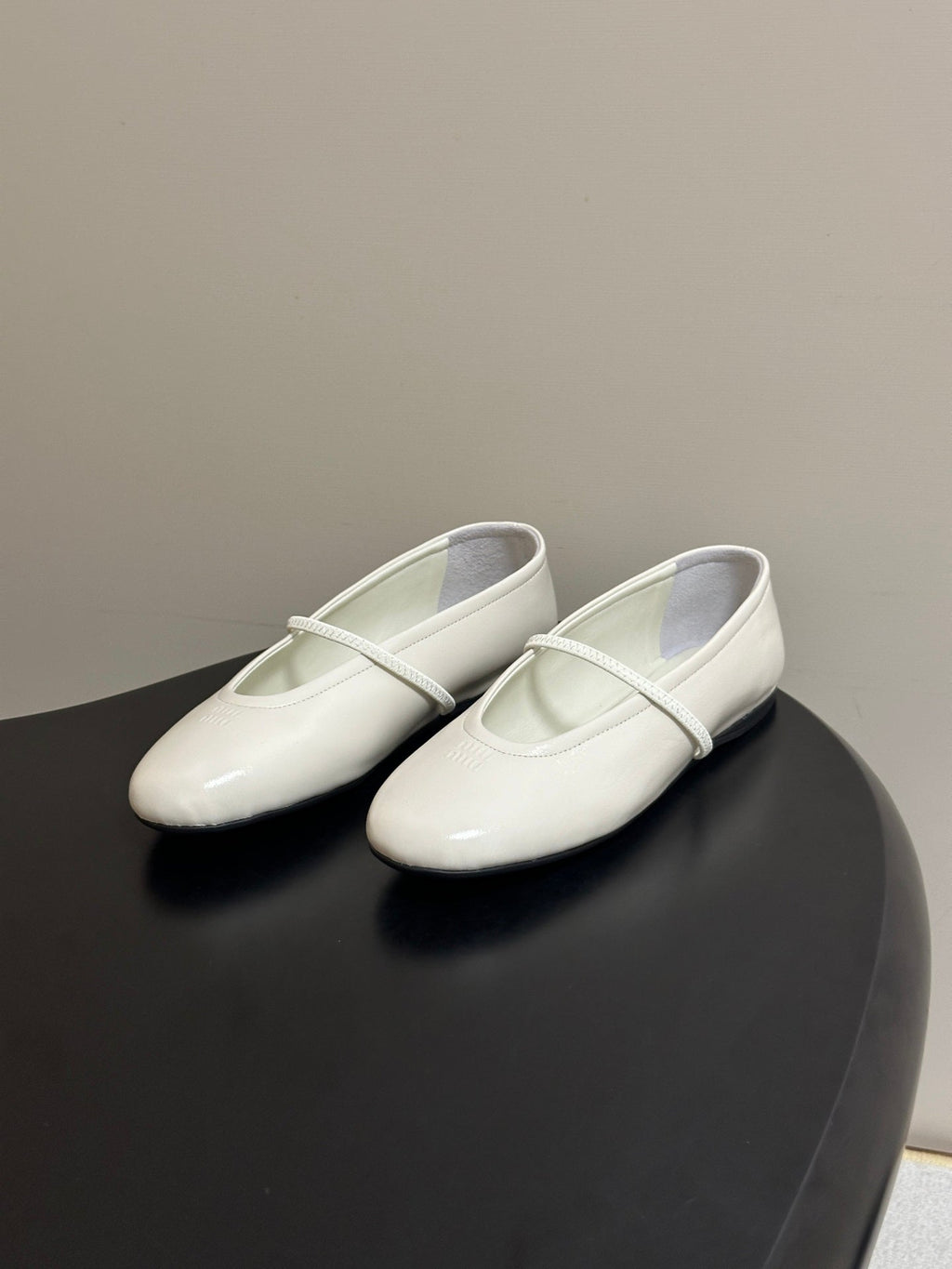 MIUMIU 26S BALLET FLATS IN WHITE LAMBSKIN