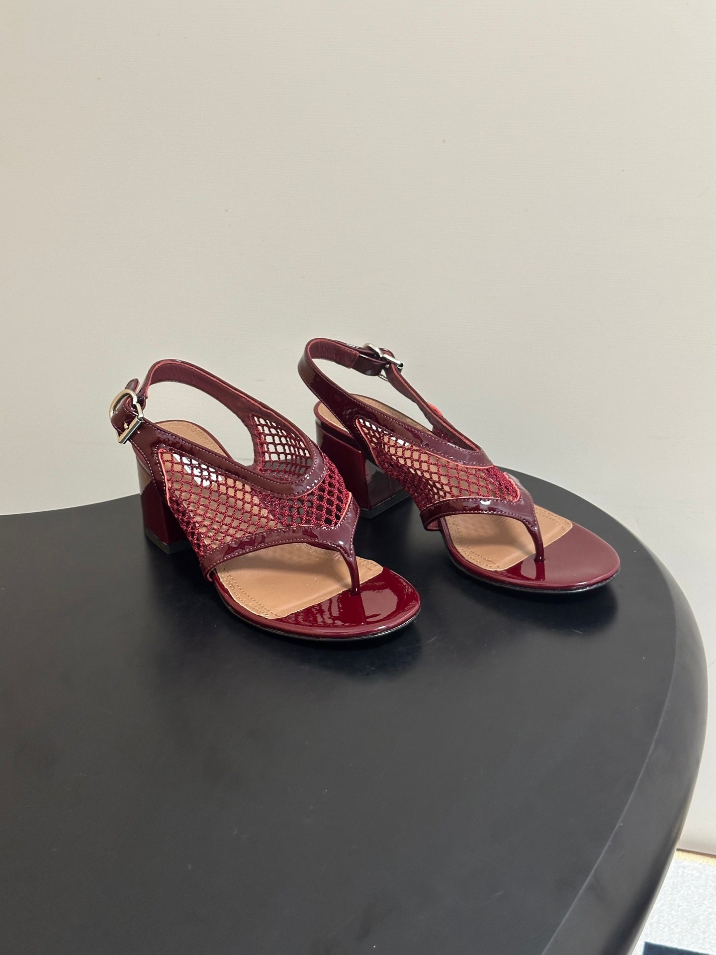 ALAIA 26S MESH THONG HEELS 55 MM IN BURGUNDY PATENT CALFSKIN