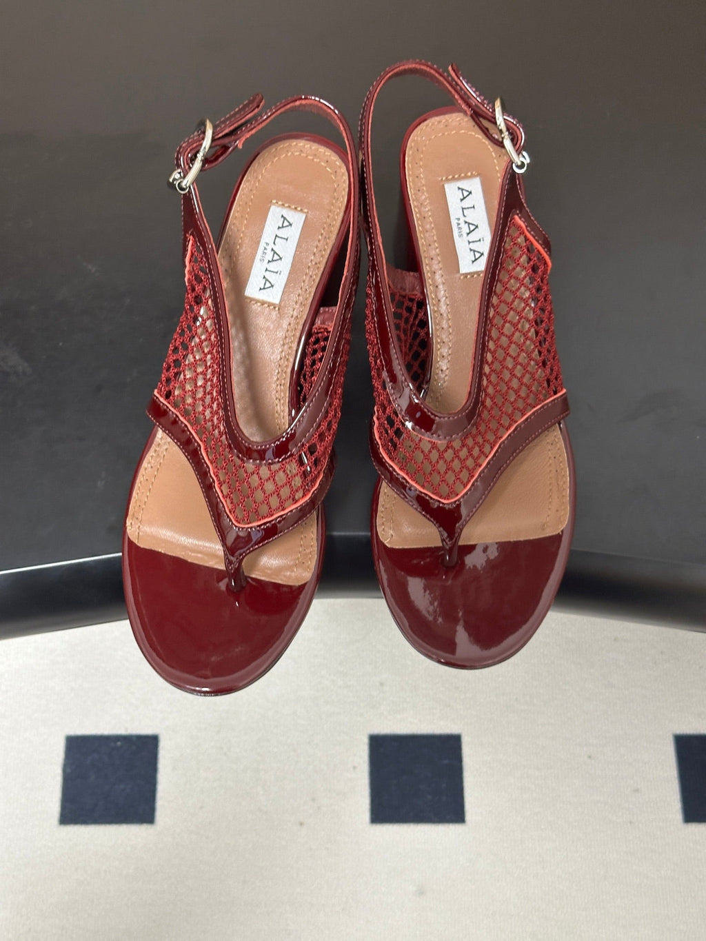 ALAIA 26S MESH THONG HEELS 55 MM IN BURGUNDY PATENT CALFSKIN