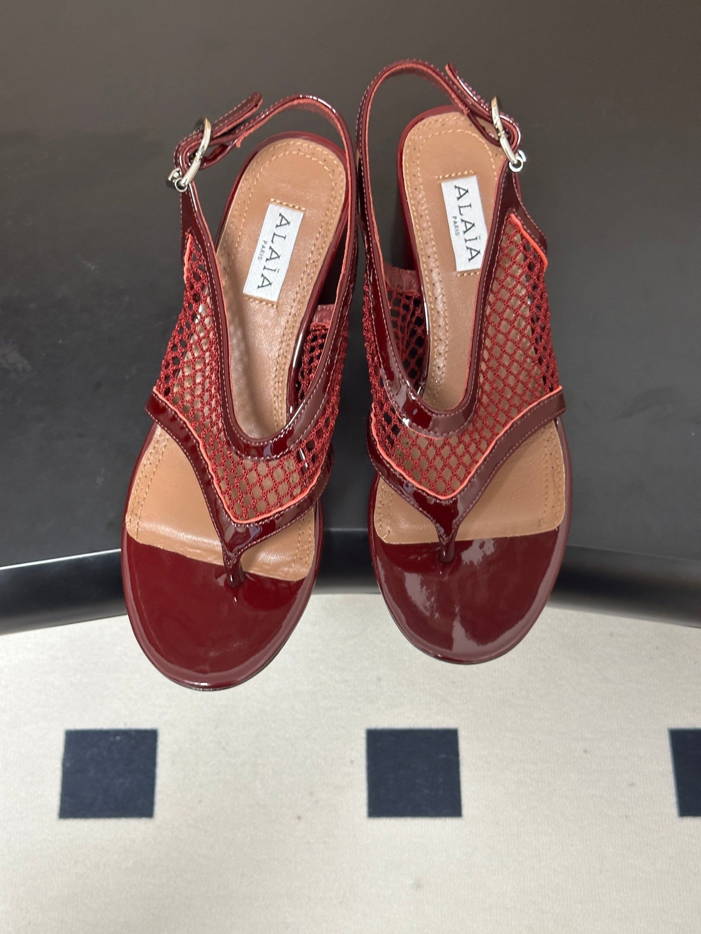 ALAIA 26S MESH THONG HEELS 55 MM IN BURGUNDY PATENT CALFSKIN