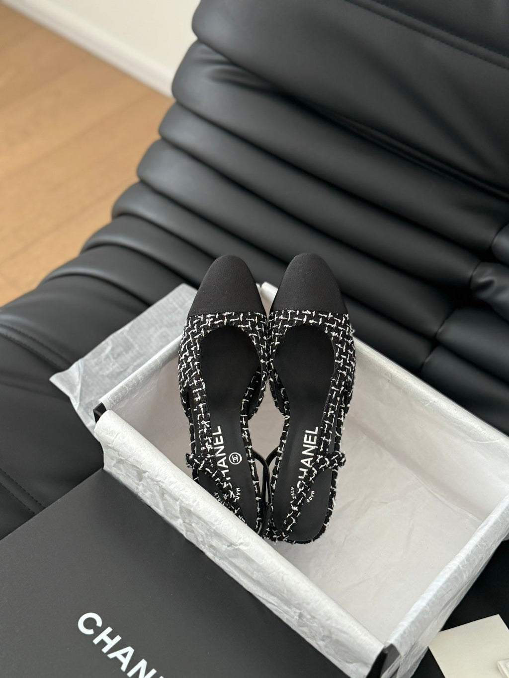 HIGH SLINGBACK IN BLACK MIX WHITE TWEED AND LAMBSKIN
