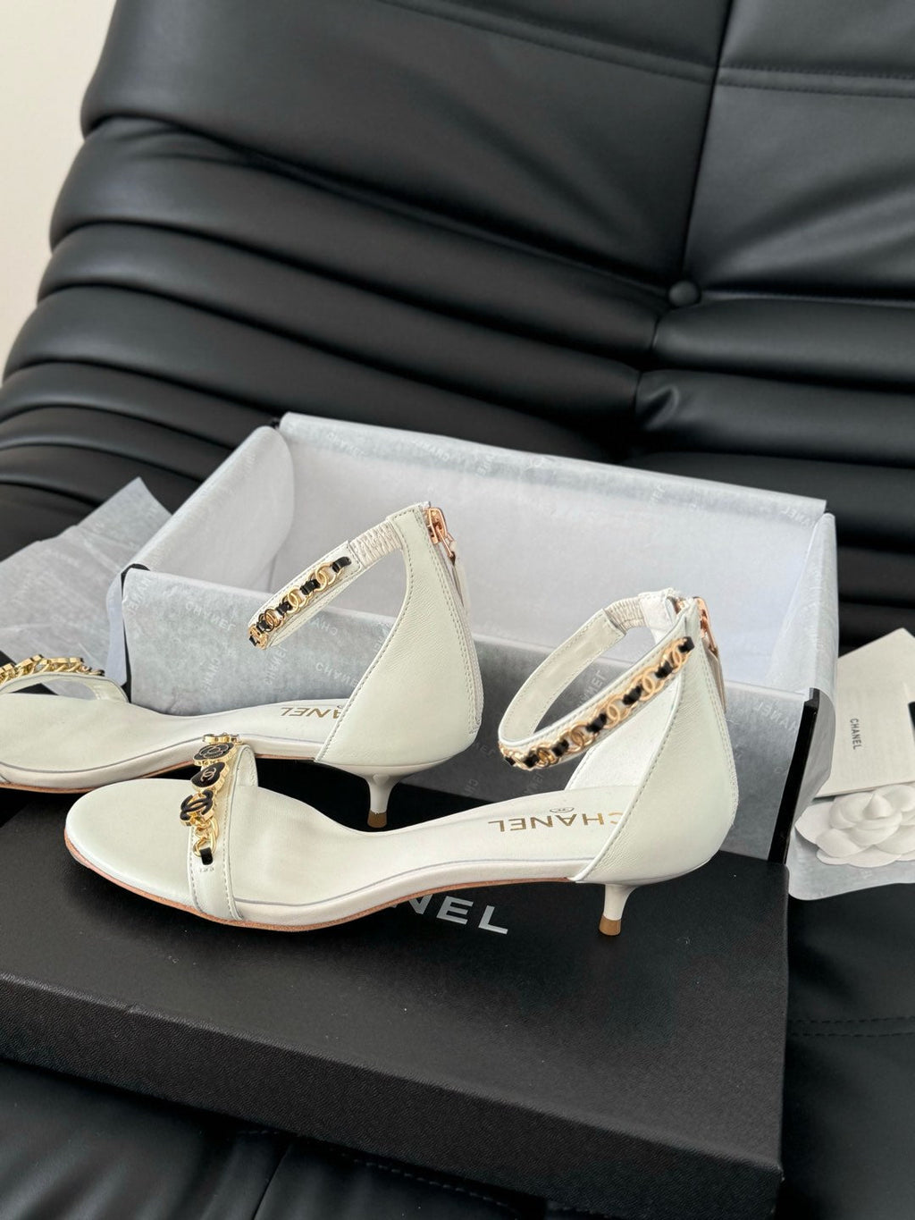 MID-HEEL 35 MM SANDAL IN WHITE SHEEPSKIN WITH STICKERS