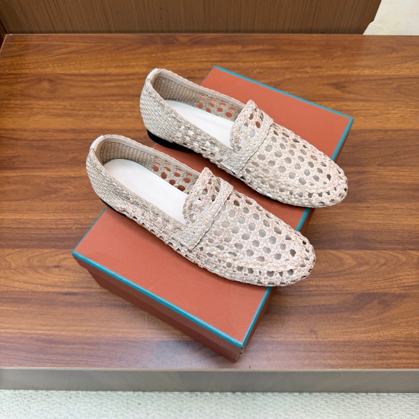 LP 26S PENNY LOAFERS IN CREAM WHITE CALFSKIN WITH BASKETWEAVE DESIGN
