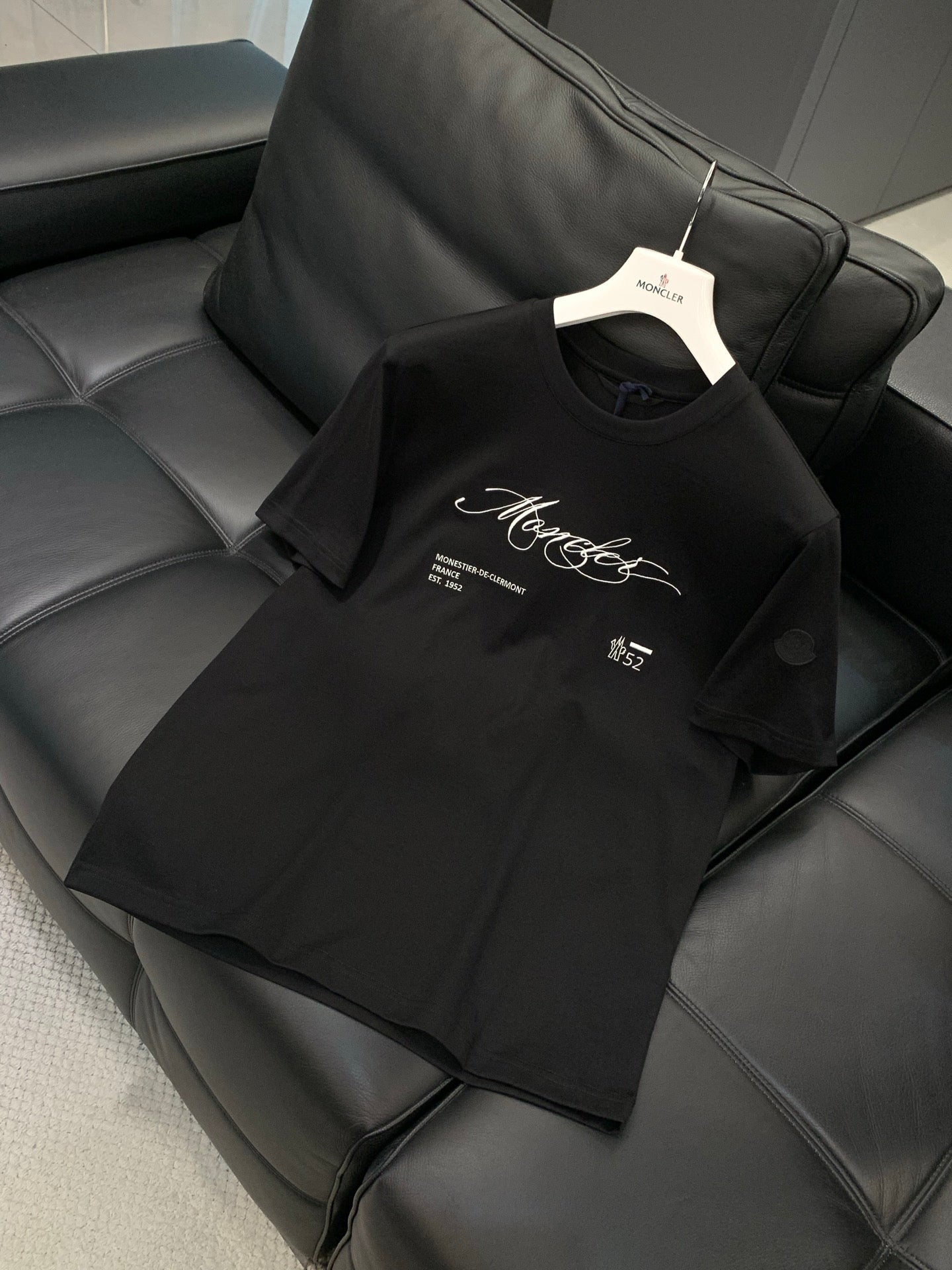 MONCLER 26S CREWNECK SHORT SLEEVE T-SHIRT 562