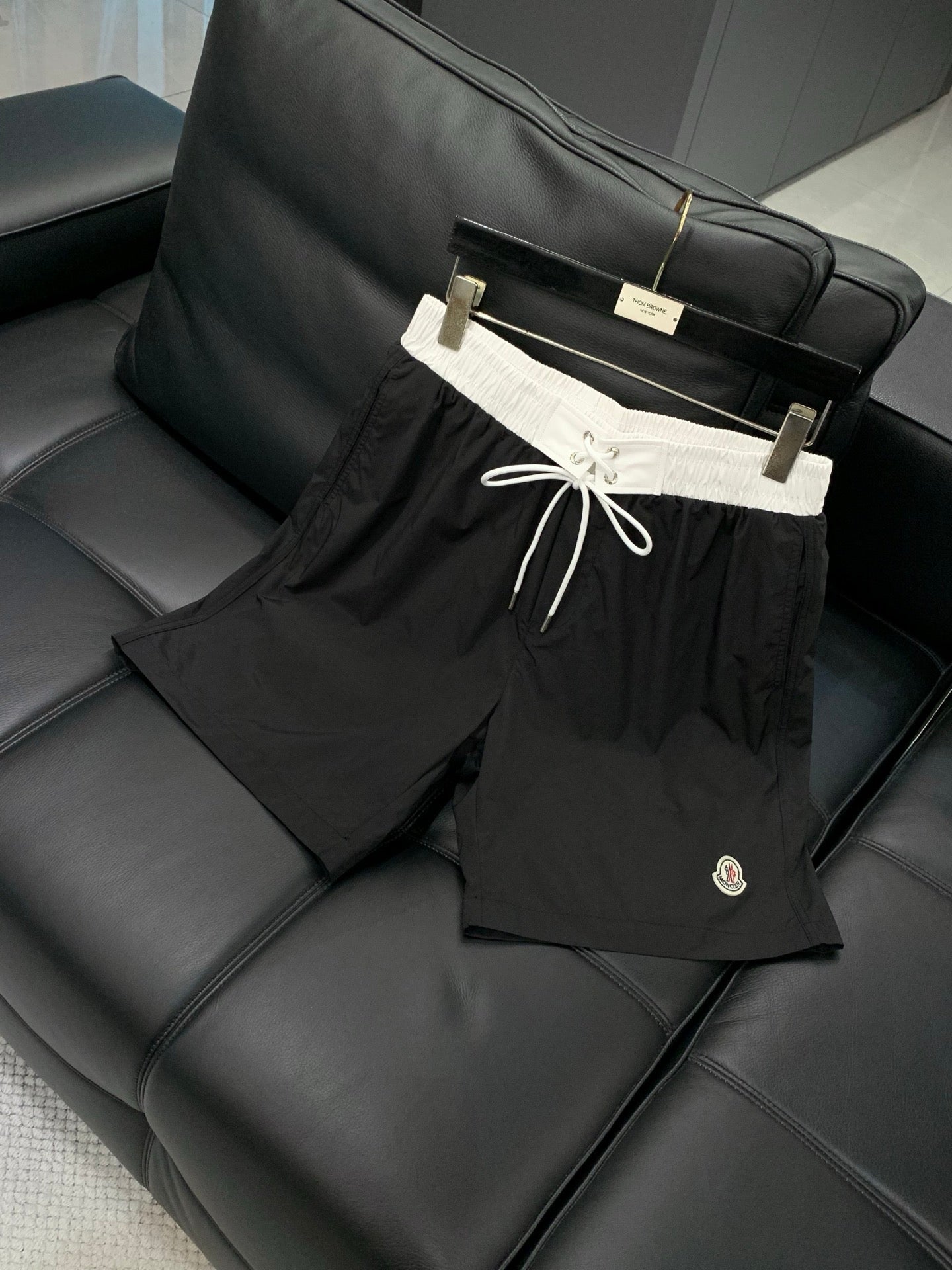 MONCLER 26S SHORTS 567