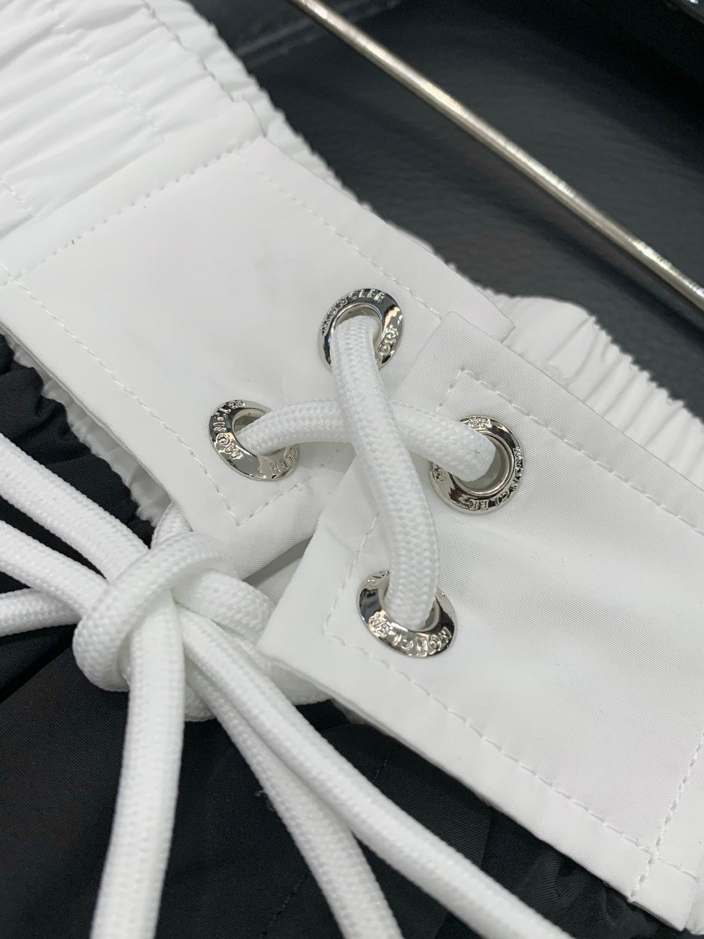 MONCLER 26S SHORTS 567