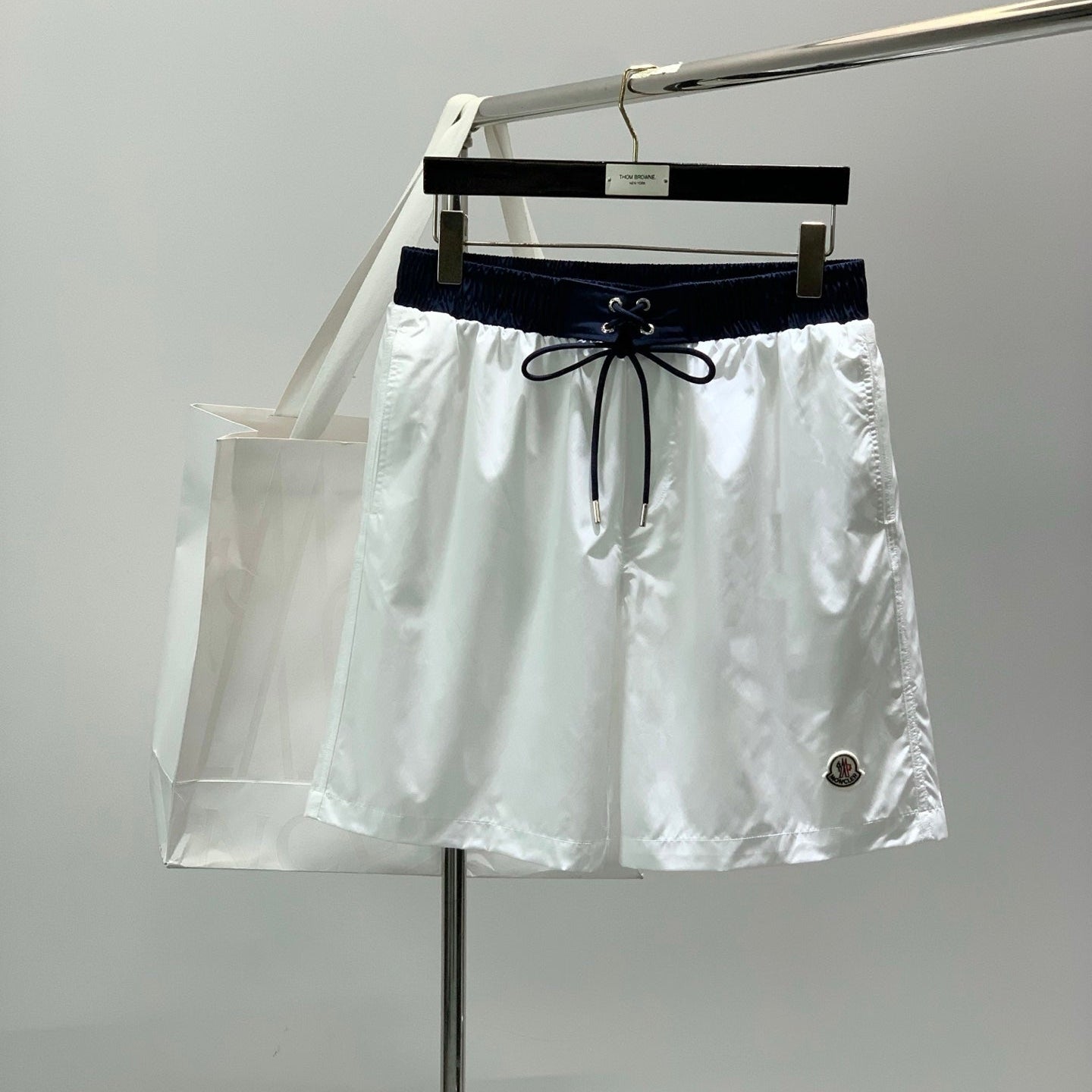 MONCLER 26S SHORTS 568