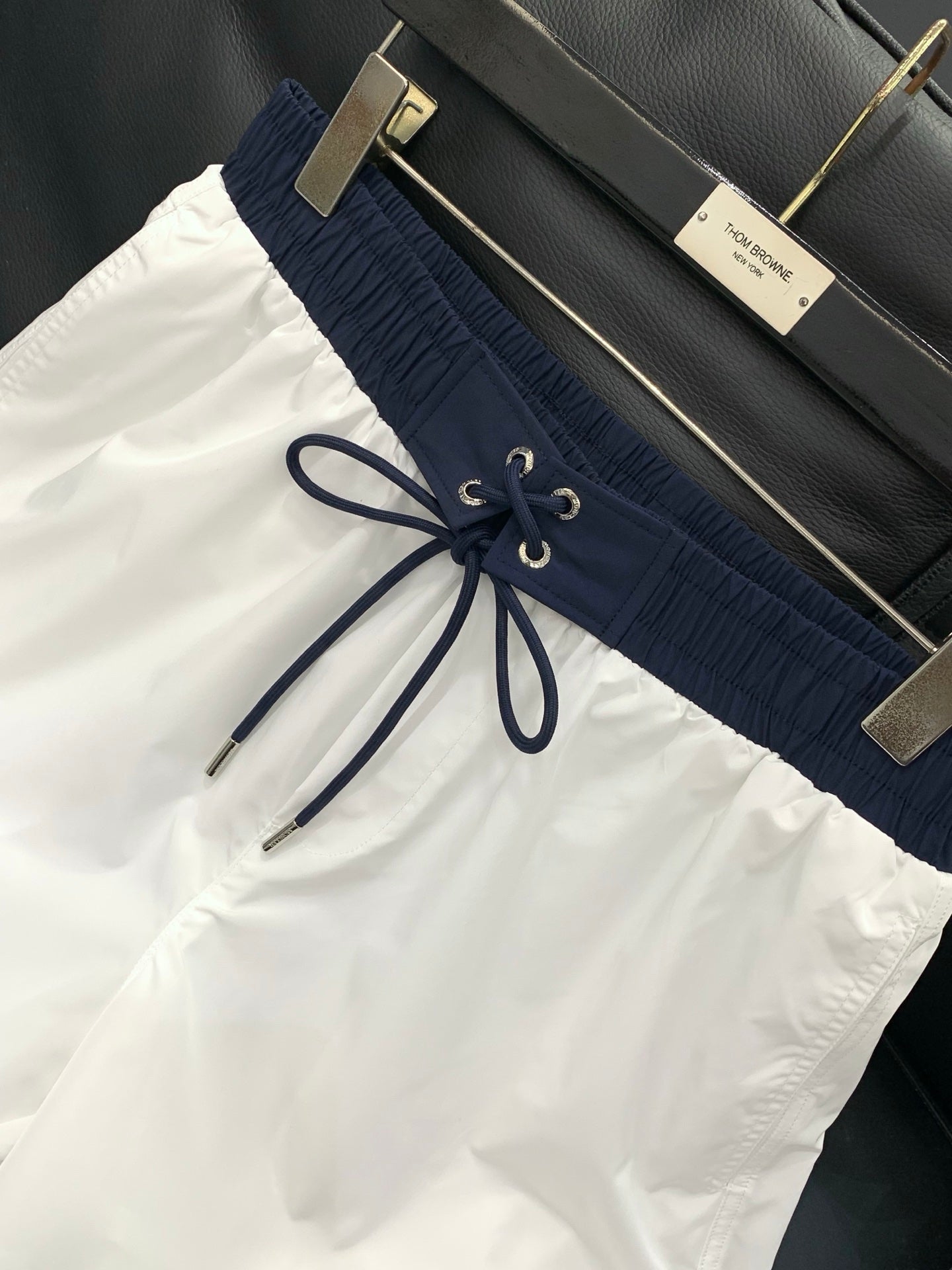 MONCLER 26S SHORTS 568