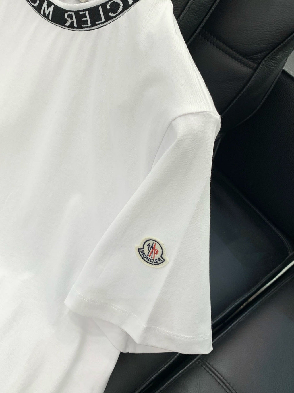MONCLER 26S SHORT-SLEEVE T-SHIRT 679