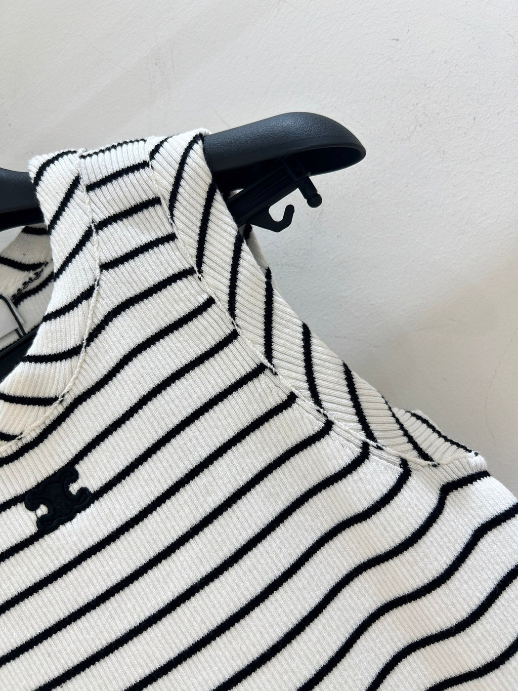 CELINE 26S SLEEVELESS KNIT TOP 404