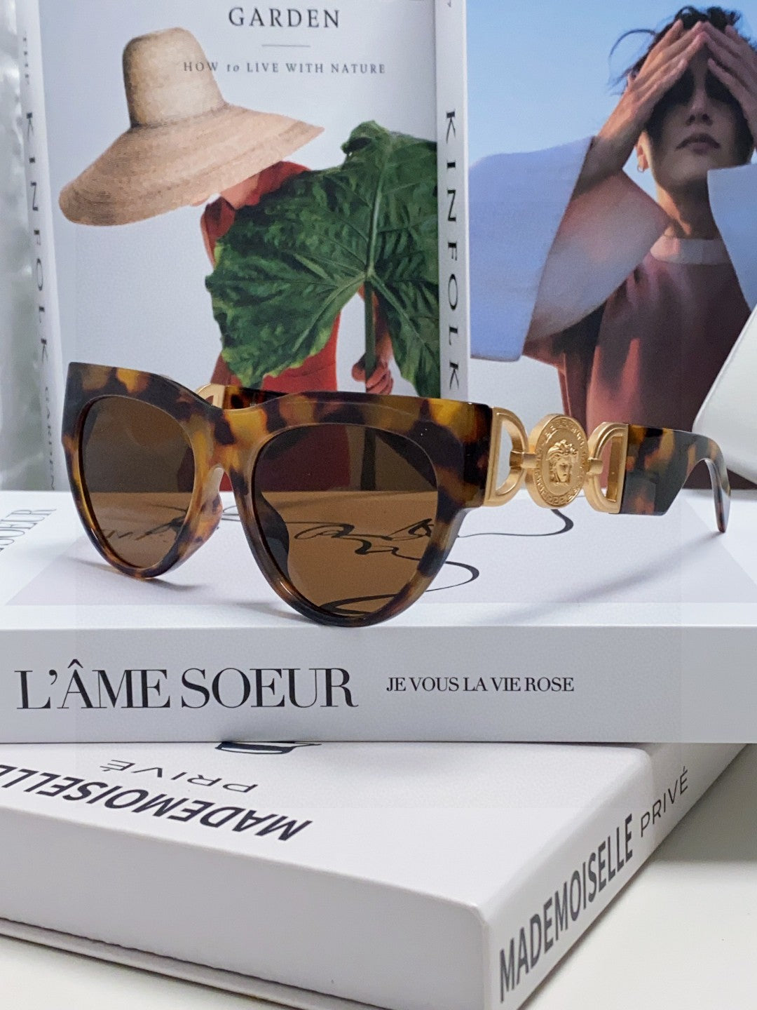WINGED MEDUSA ROUND FRAME SUNGLASSES 588706 IN ACETATE