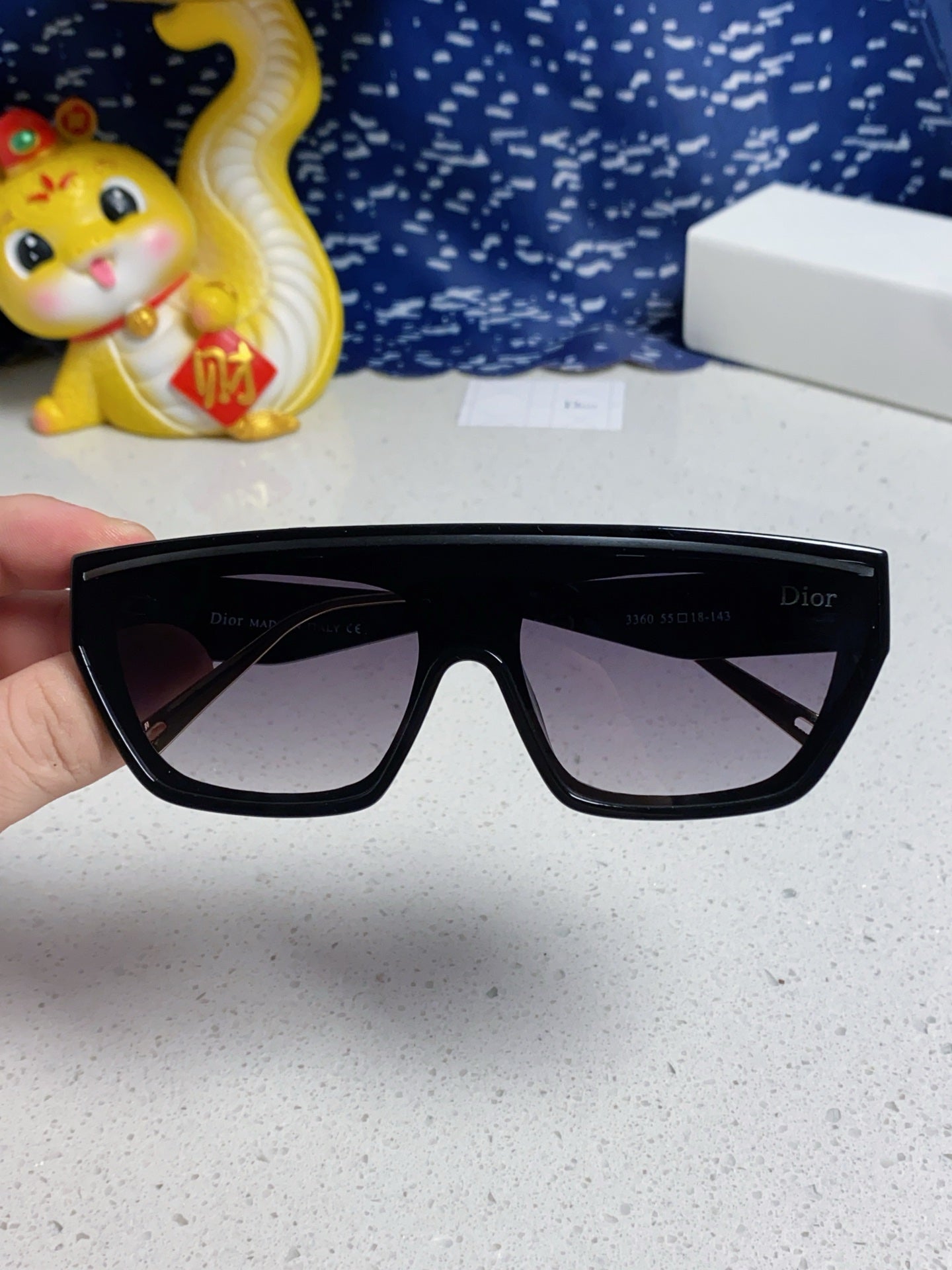 MONTAIGNE SUNGLASS CLUB M7U IN BLACK ACETATE