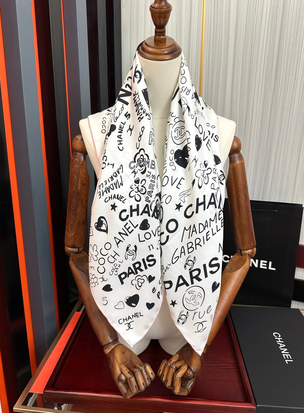 CHANEL 26S SCARF 90 IN SILK 311895