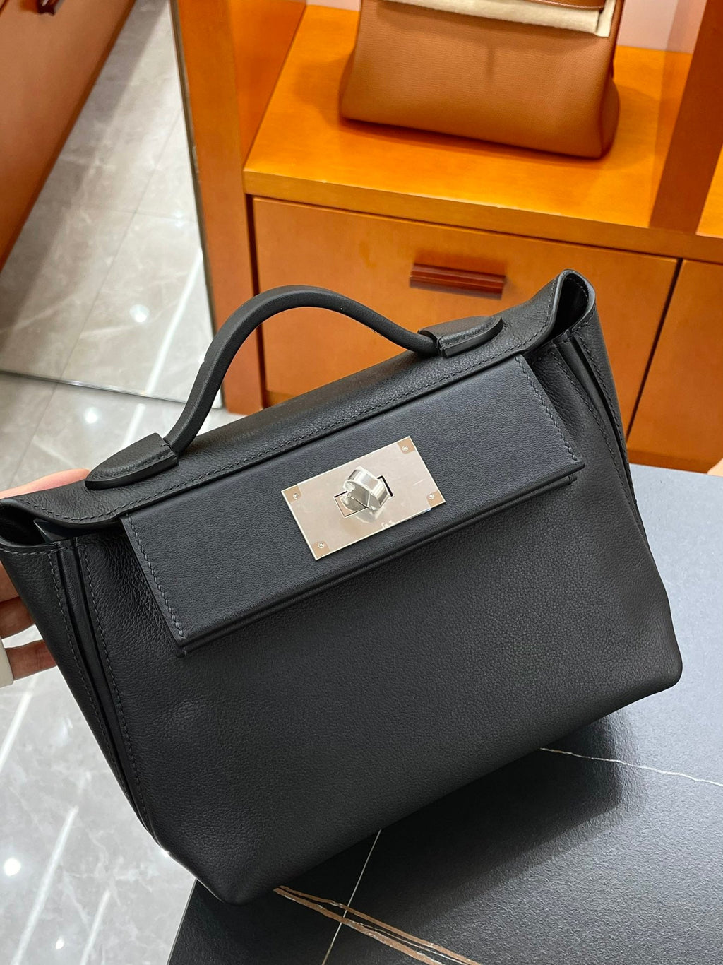 MINI 24/24 21CM IN BLACK EVERCOLOR CALFSKIN SILVER KELLY BUCKLE