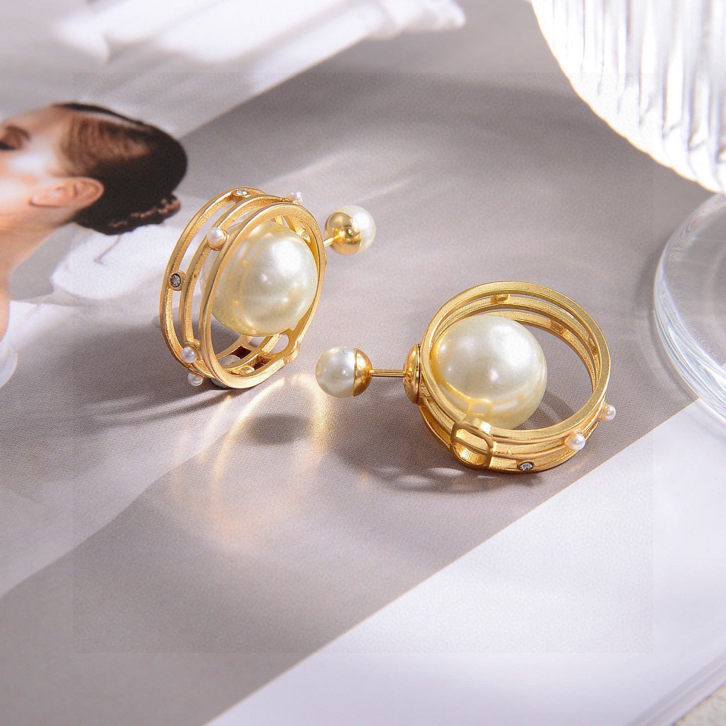 CD 26S DOUBLE PEARL ORBIT EARRINGS IN GOLD TONE METAL 630833