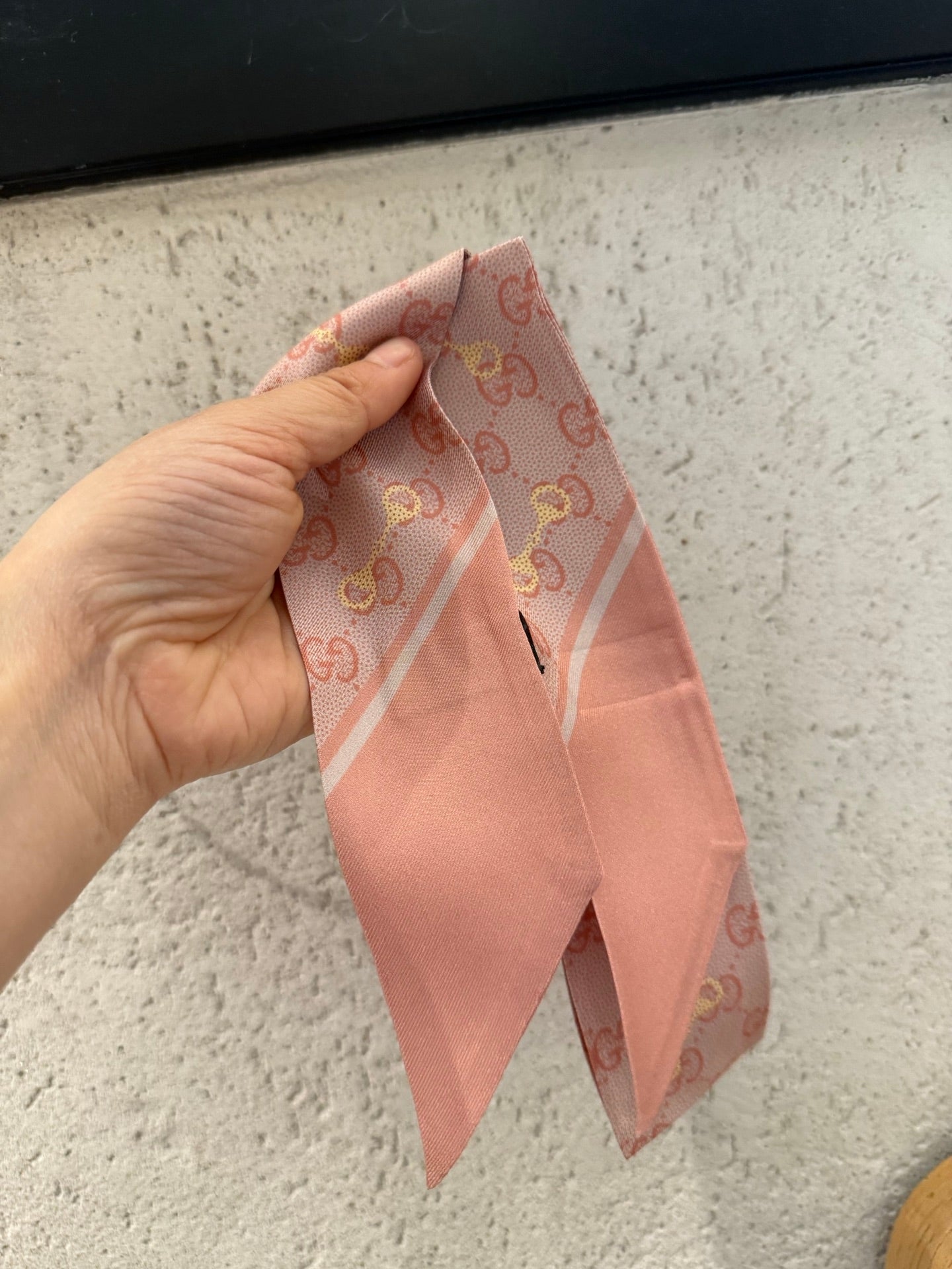 GUCCI 26S SCARF 90 IN SILK 552498
