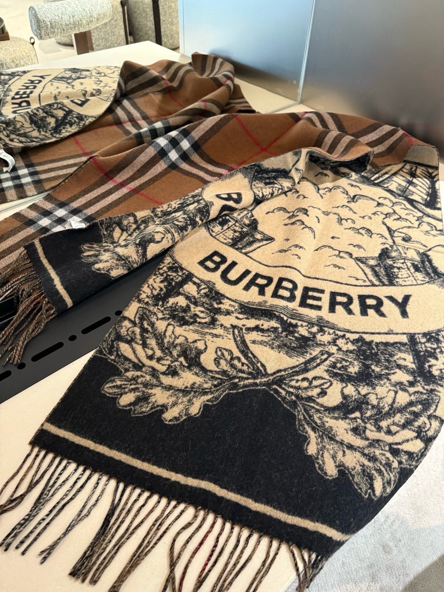 BURBERRY 26S SCARF 210CM IN CASHMERE 175679