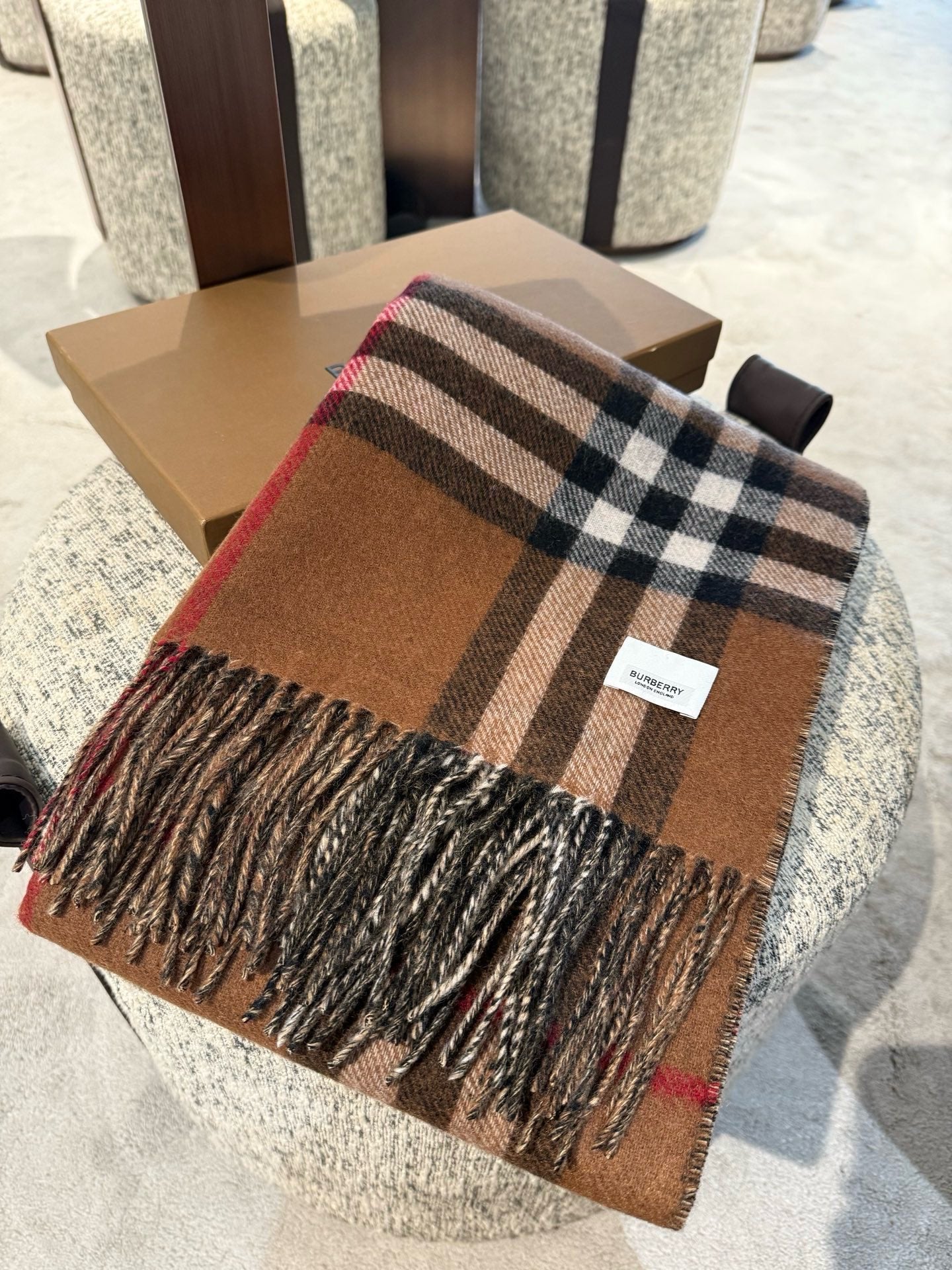 BURBERRY 26S SCARF 210CM IN CASHMERE 175679