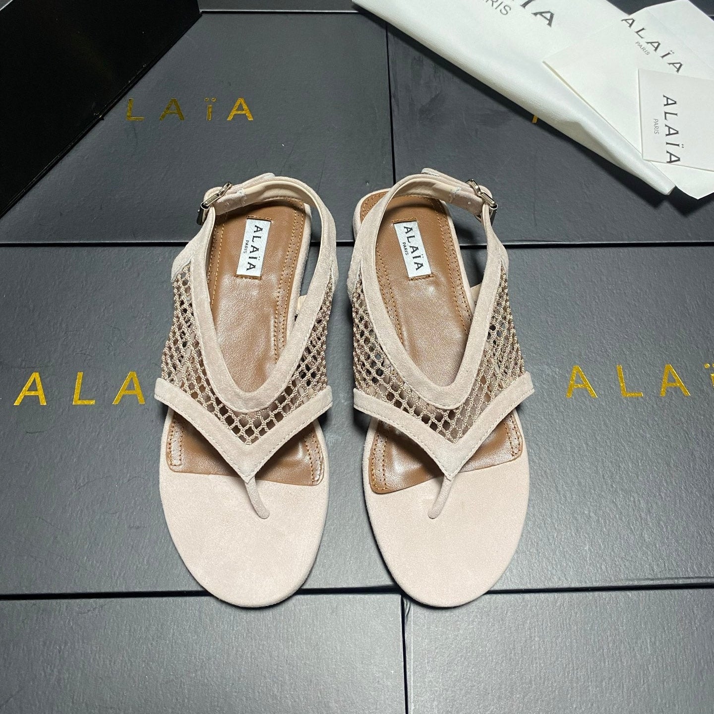 ALAIA 26S FLAT MESH THONG SANDALS IN BEIGE SUEDE