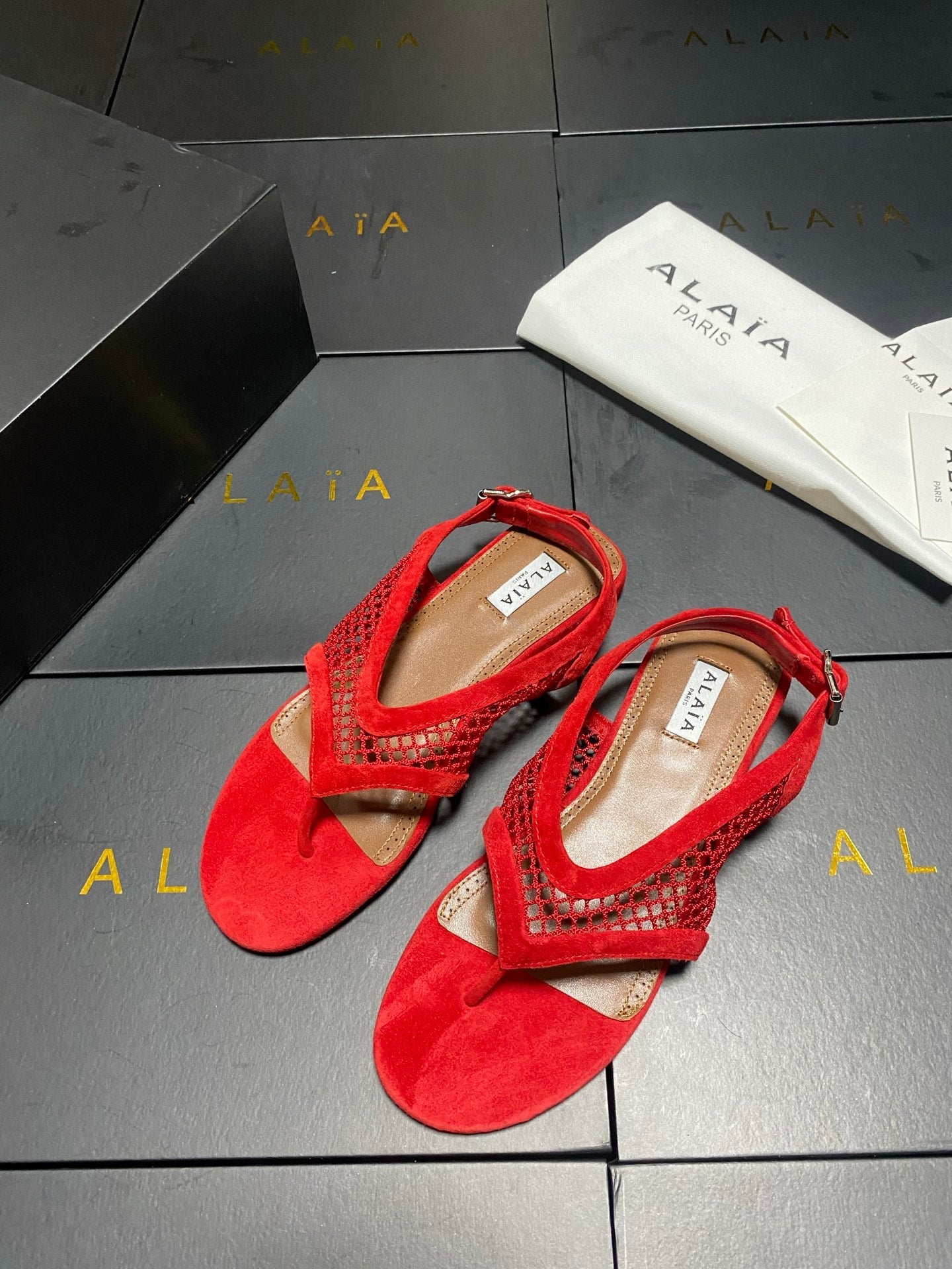 ALAIA 26S FLAT MESH THONG SANDALS IN RED SUEDE