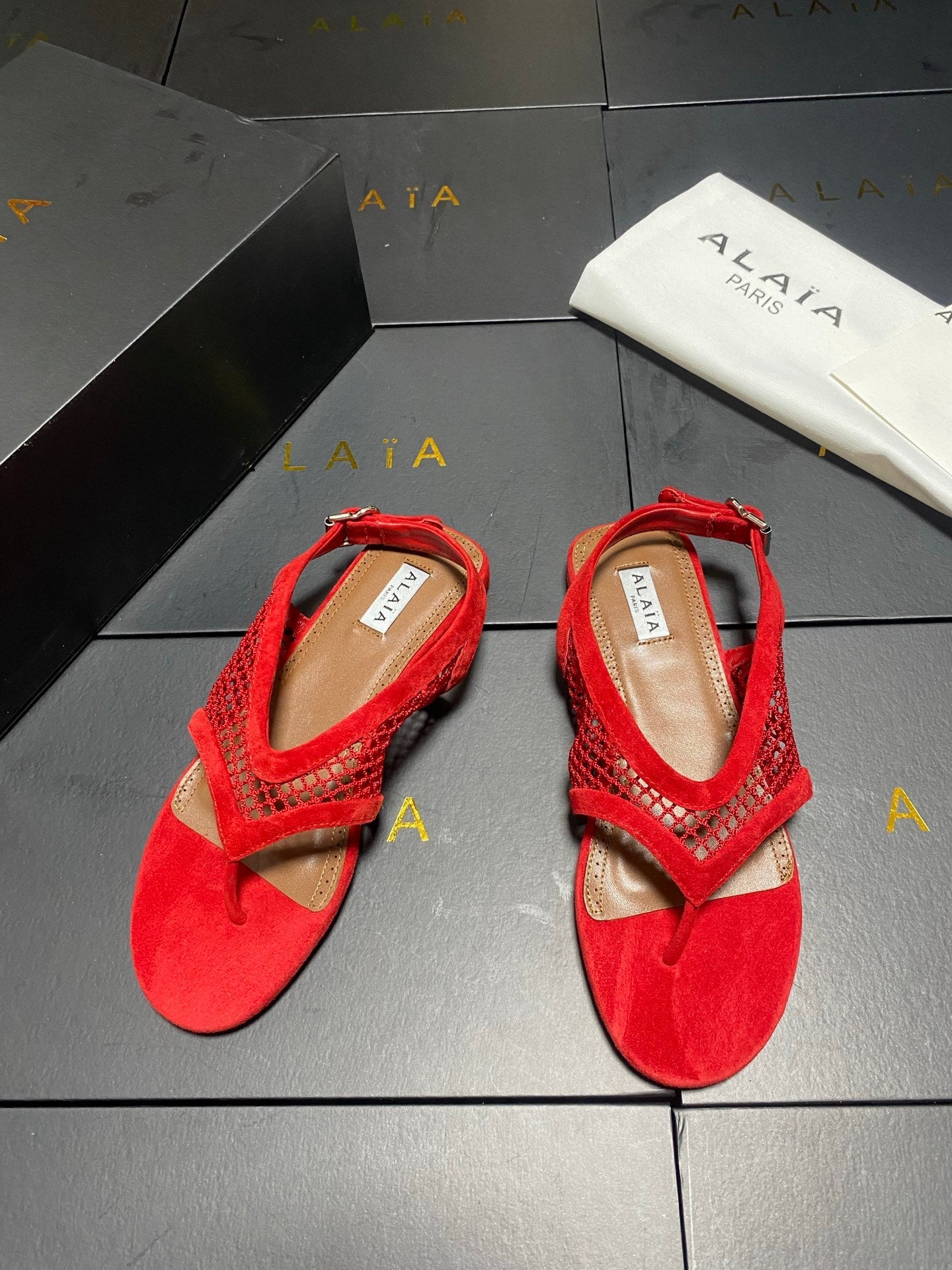 ALAIA 26S FLAT MESH THONG SANDALS IN RED SUEDE