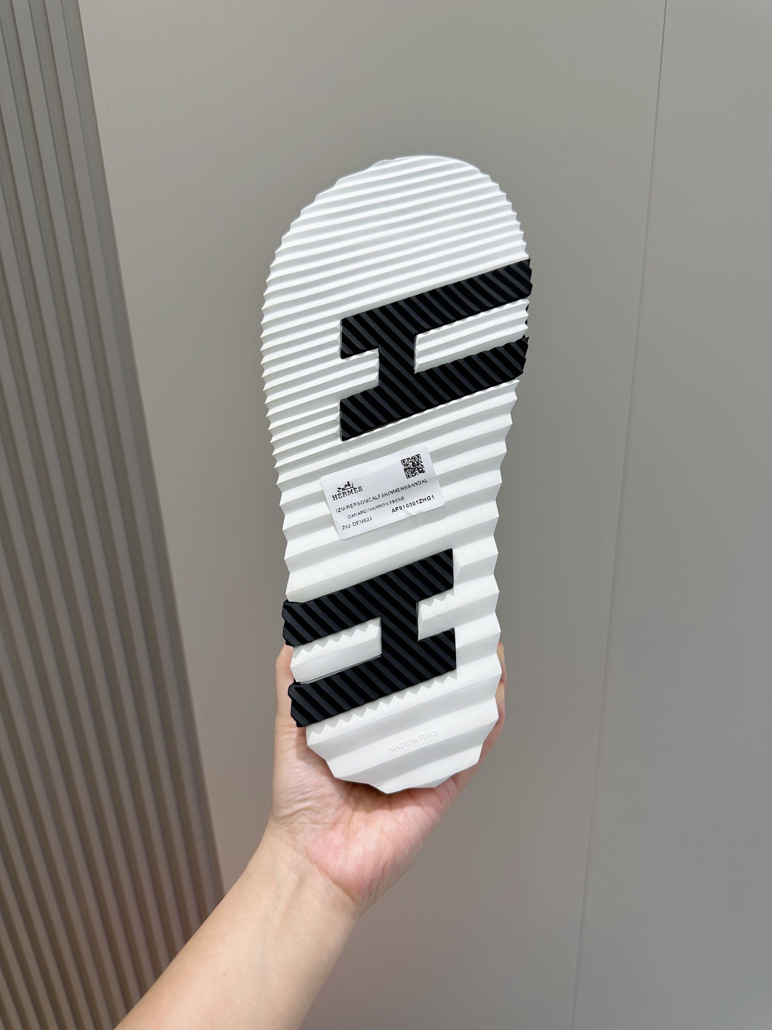 HM ELECTRIC SANDAL BLACK AND WHITE CALFSKIN