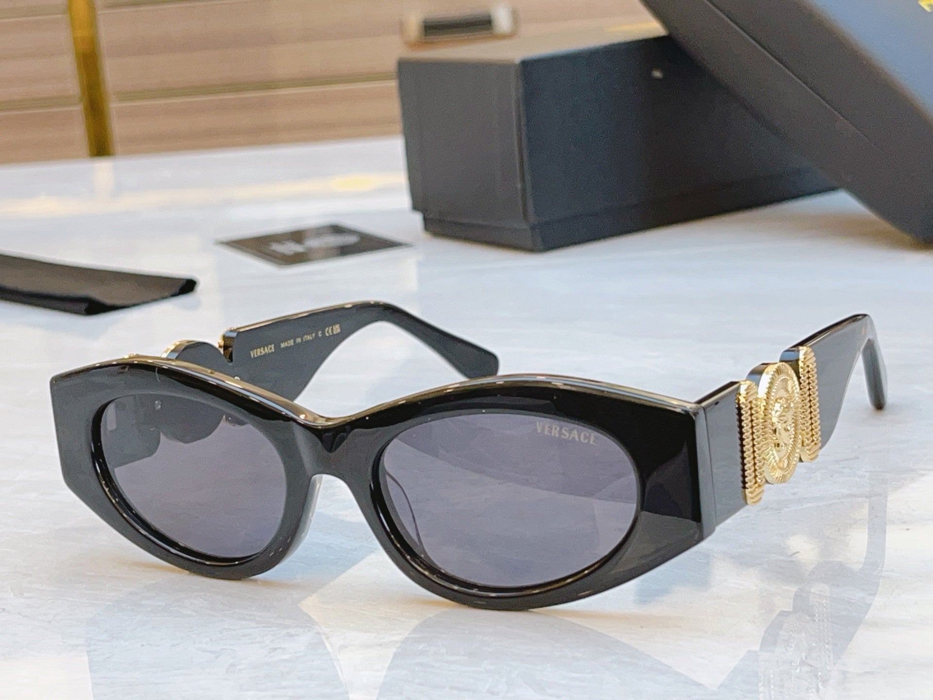 MEDUSA BIGGIE CAT-EYE FRAME SUNGLASSES VE 44780U IN ACETATE