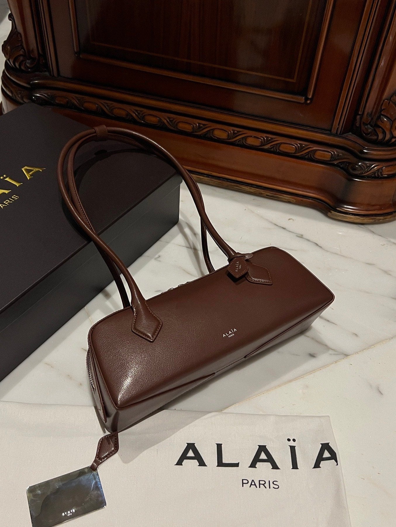 LE TECKEL MEDIUM BAG 33 IN QUINCY BROWN GOATSKIN