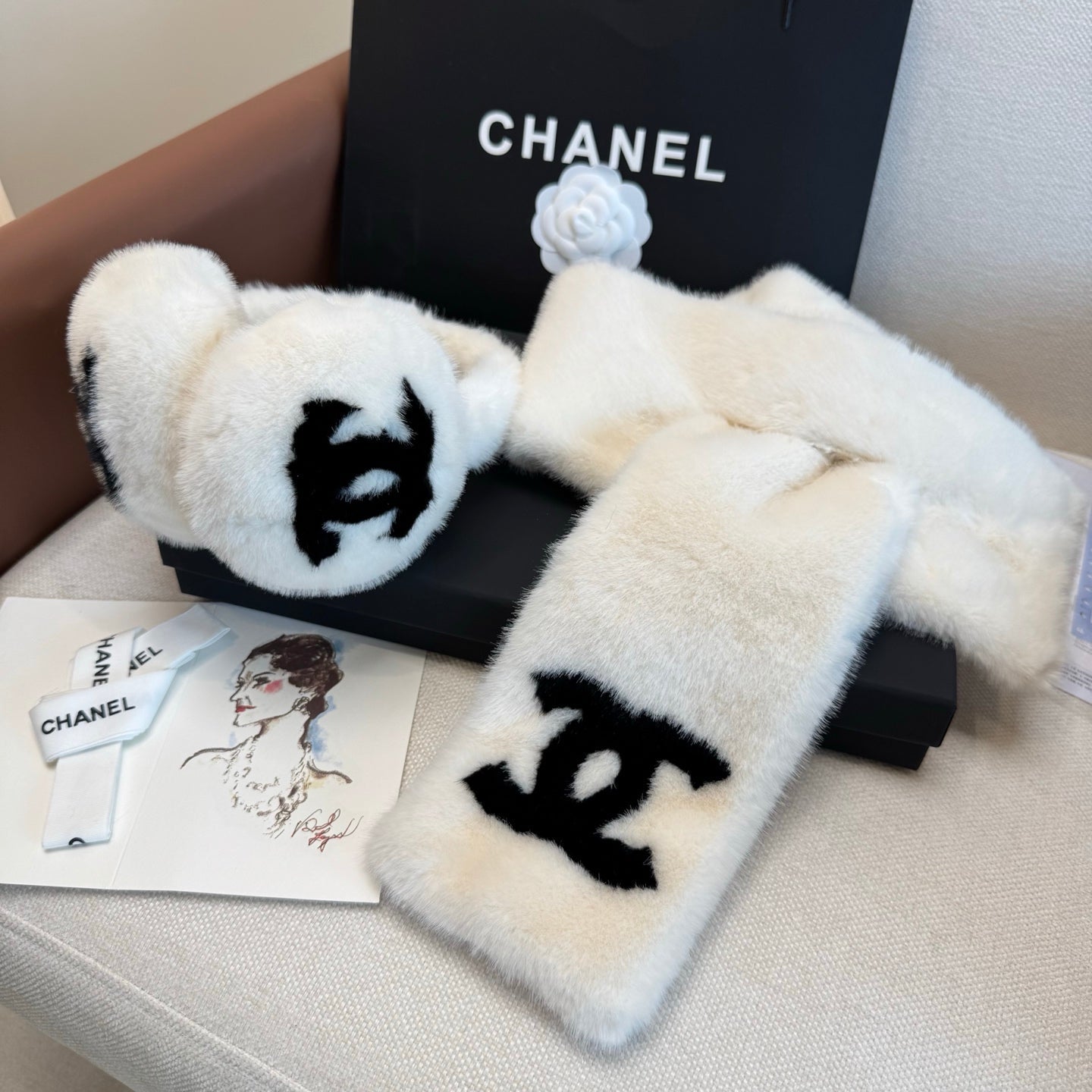 CHANEL 25S SKI EARMUFFS 831589