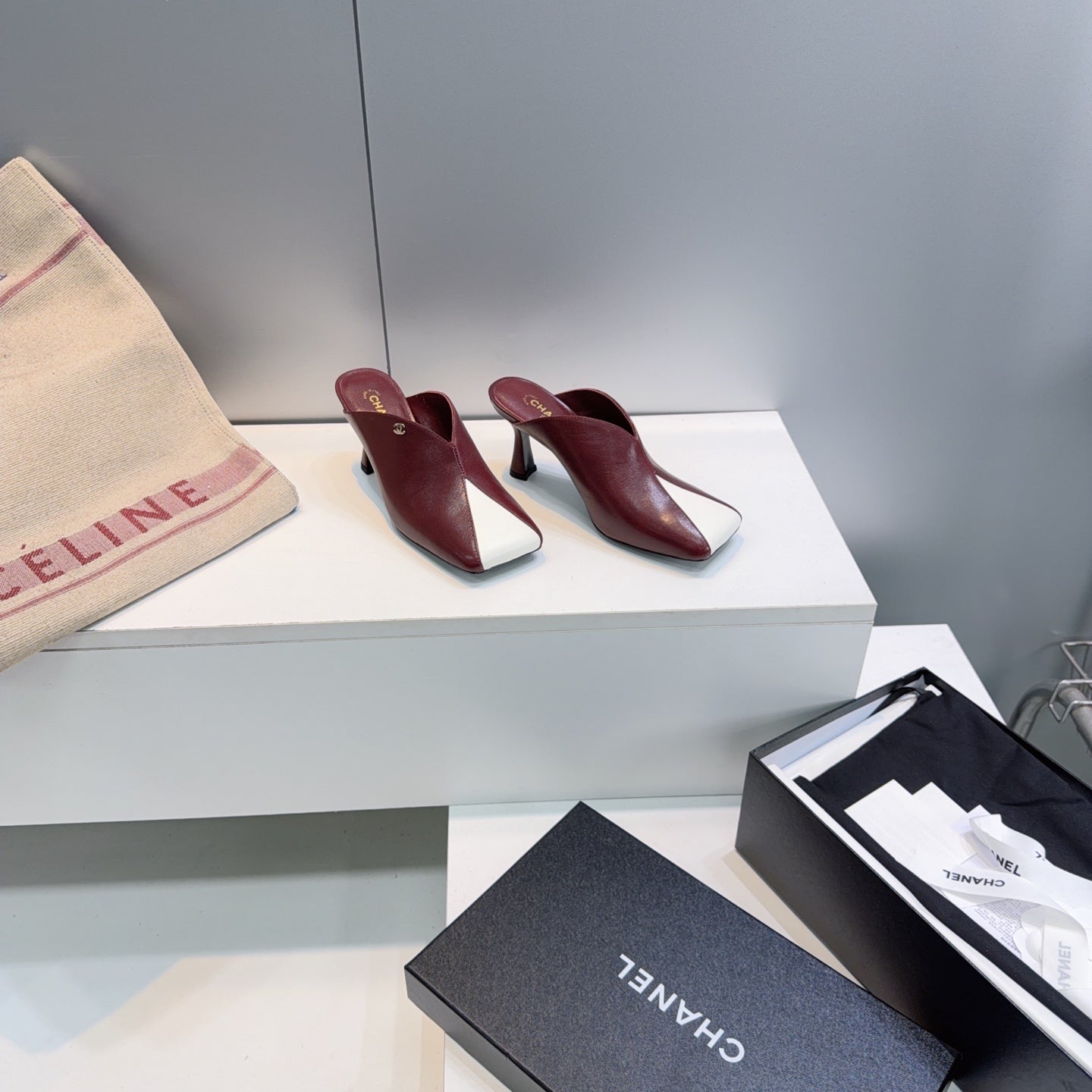 CHANEL 26S HIGH-HEEL MULES 70 MM IN WHITE AND RED LAMBSKIN