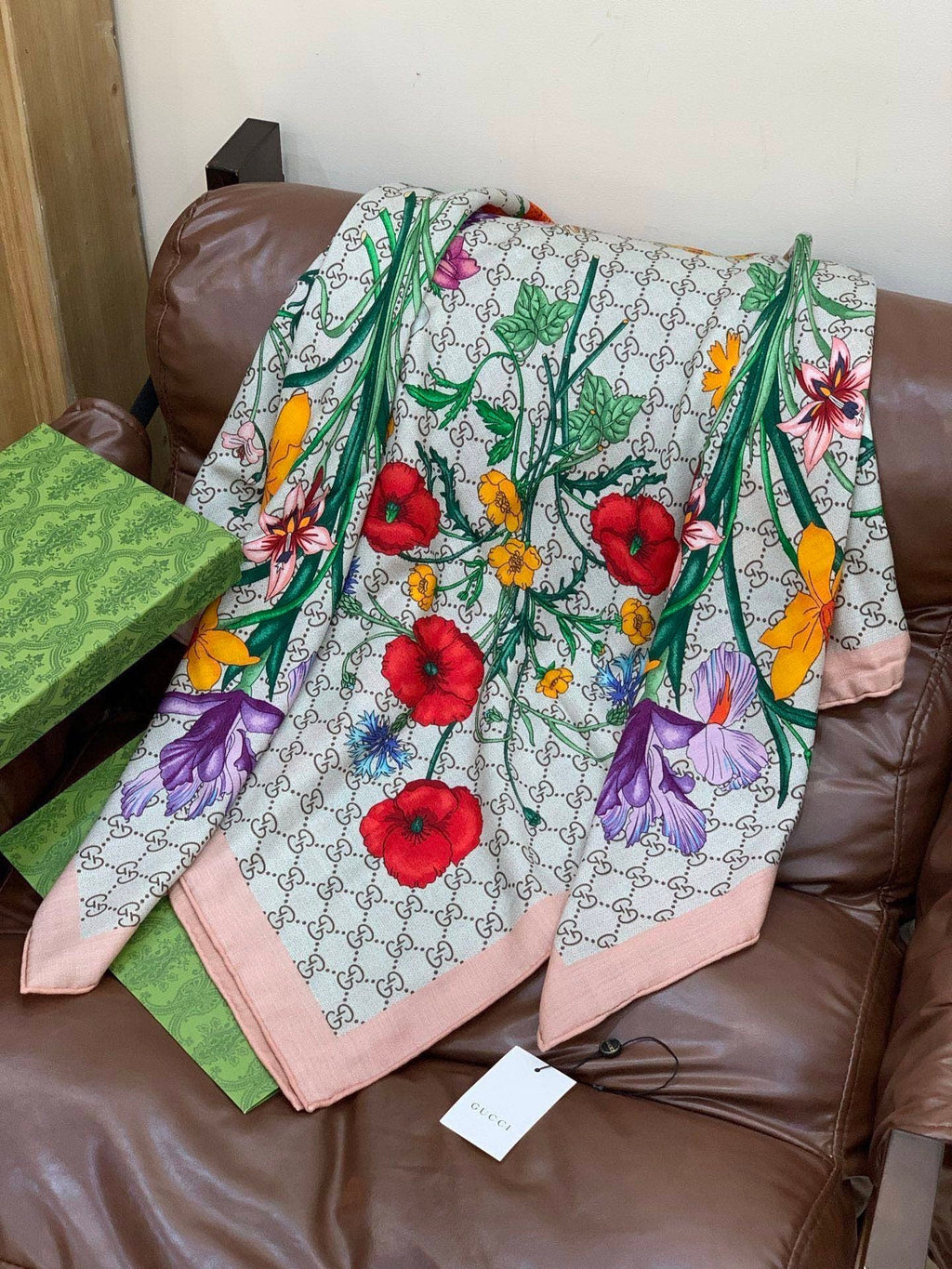 GUCCI 26S SCARF 140 IN CASHMERE AND SILK 250153