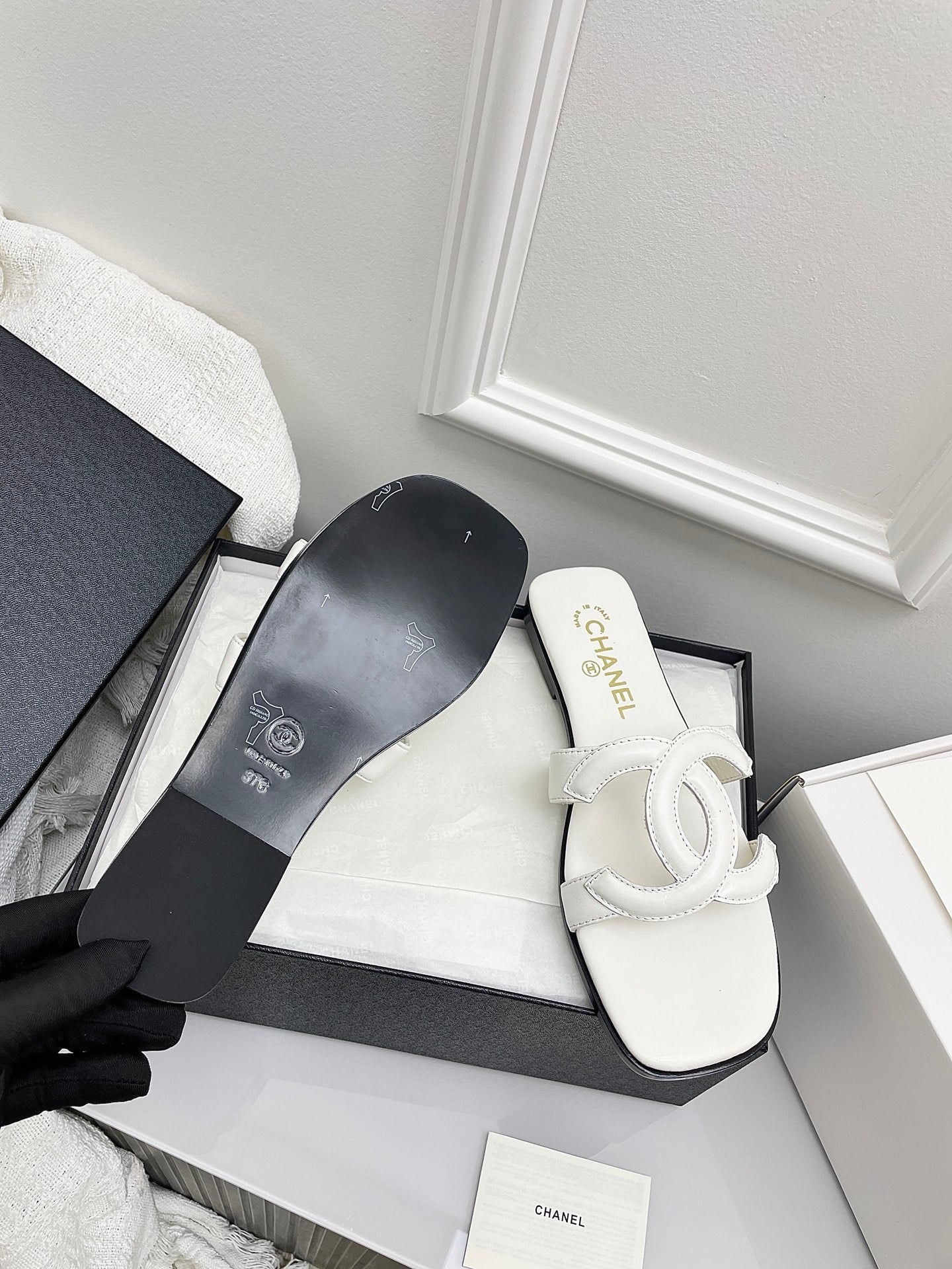 CHANEL CC LOGO MULES IN WHITE CALFSKIN