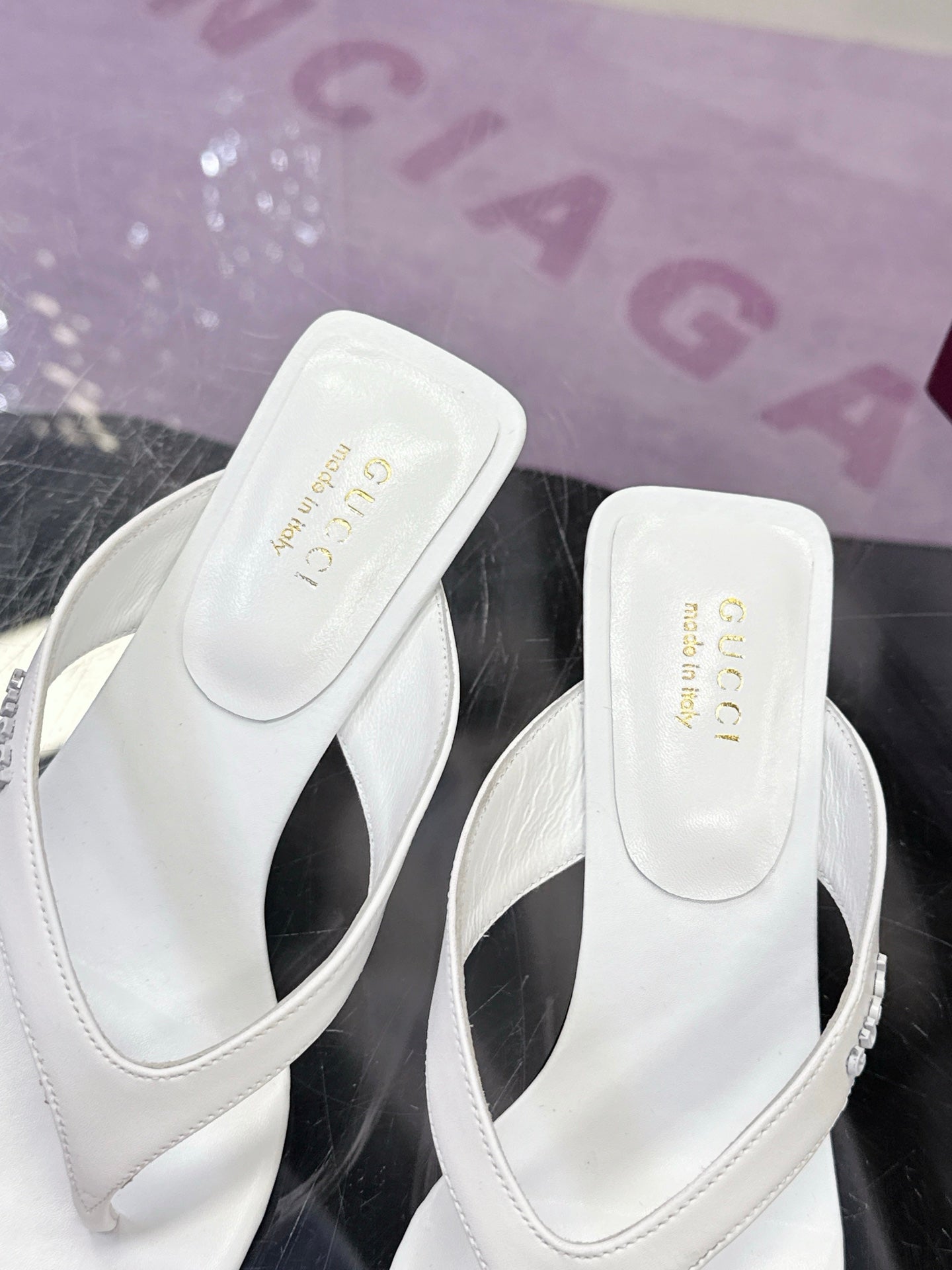 GUCCI 26S THONG KITTEN HEEL SANDALS 55MM IN WHITE CALFSKIN