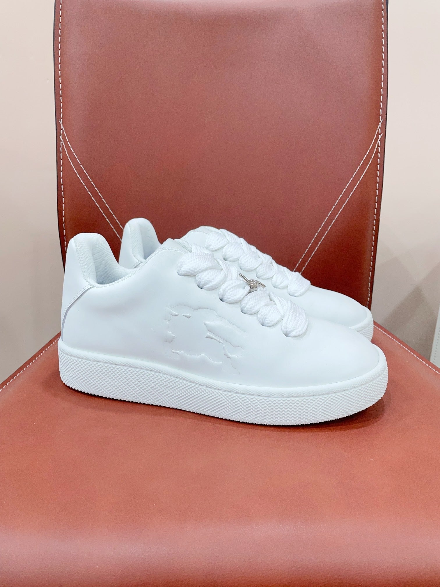 BURBERRY 26S LACE UP SNEAKERS IN WHITE CALFSKIN
