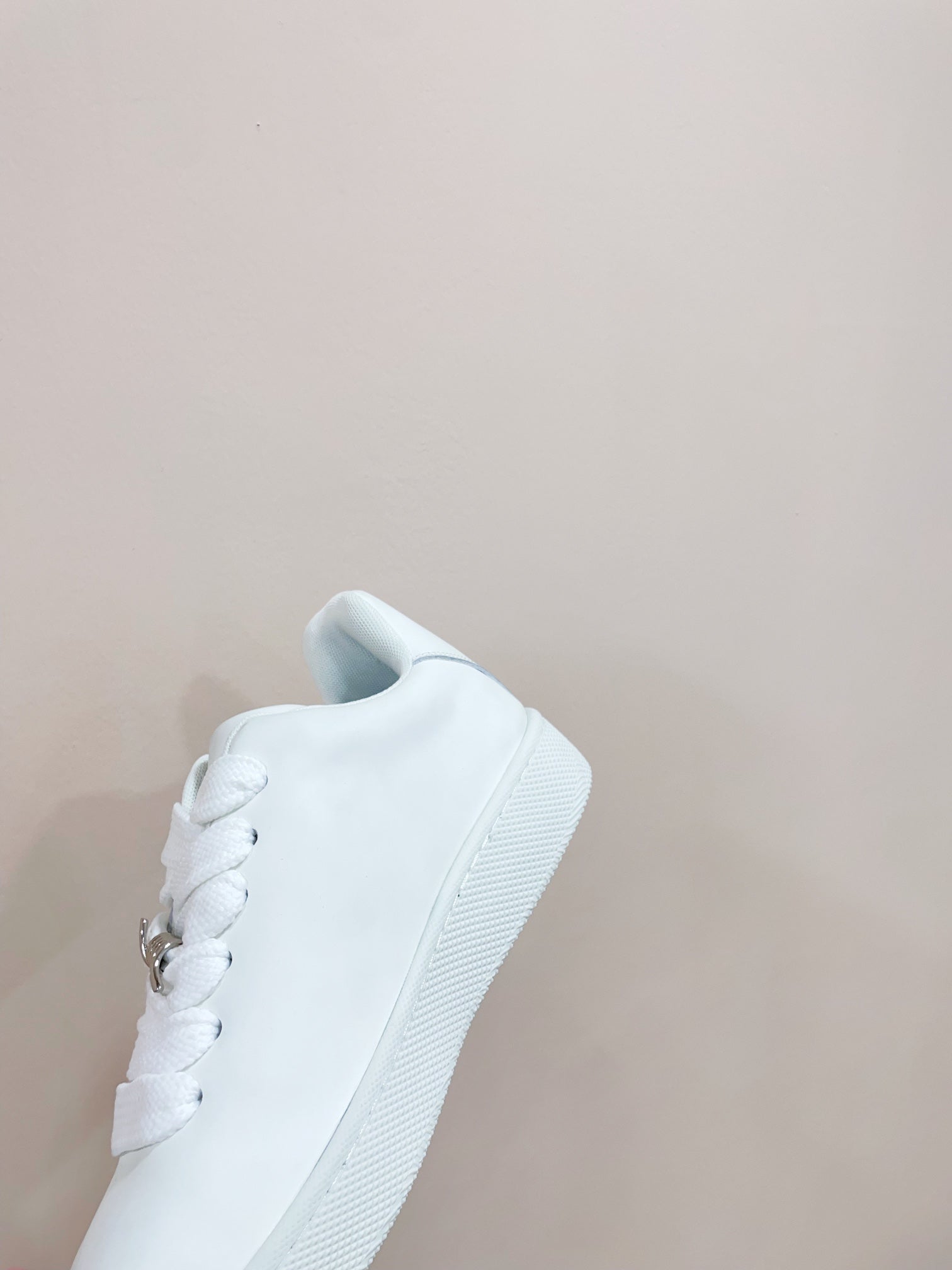 BURBERRY 26S LACE UP SNEAKERS IN WHITE CALFSKIN