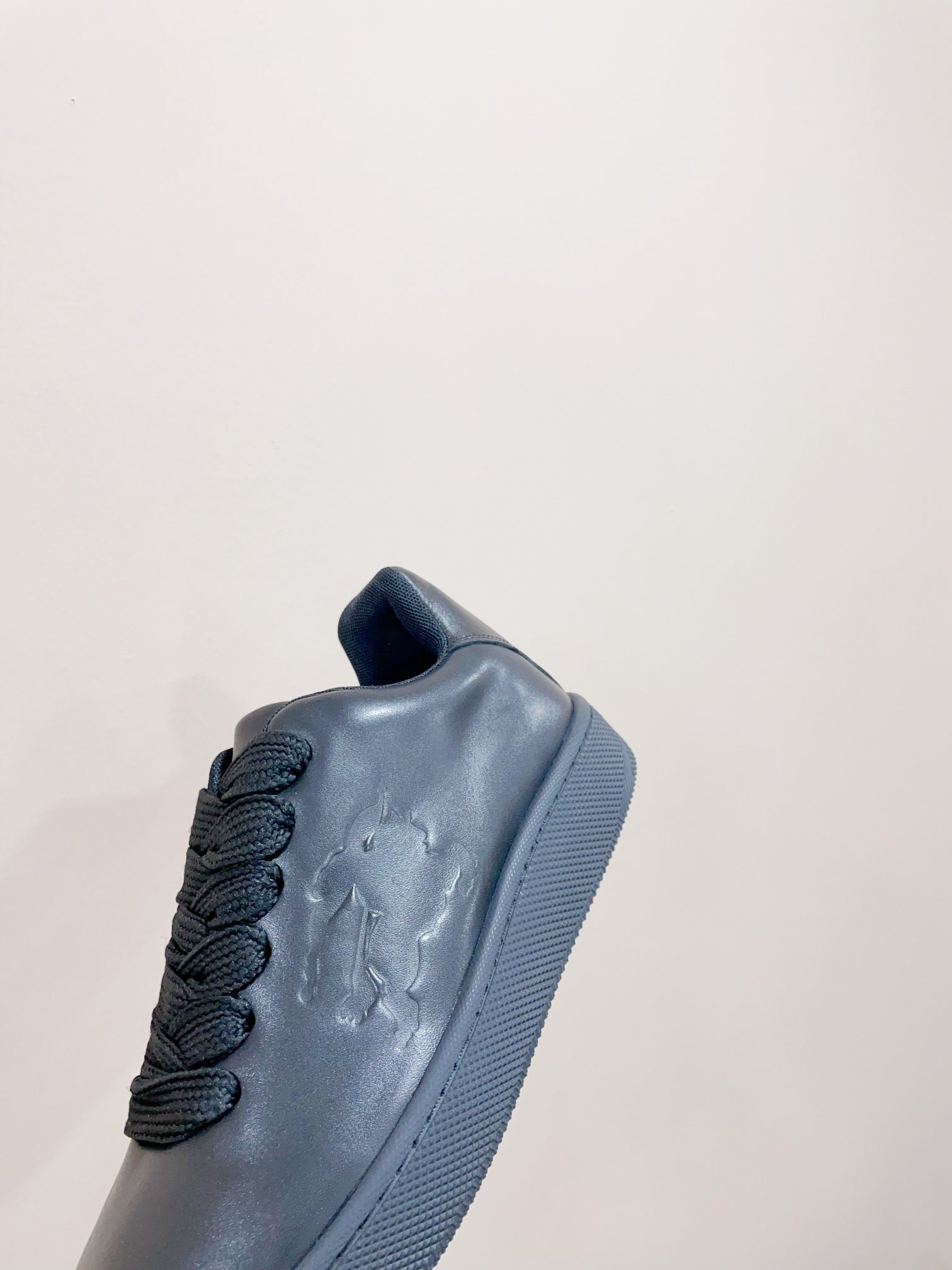 BURBERRY 26S LACE UP SNEAKERS IN BLACK CALFSKIN