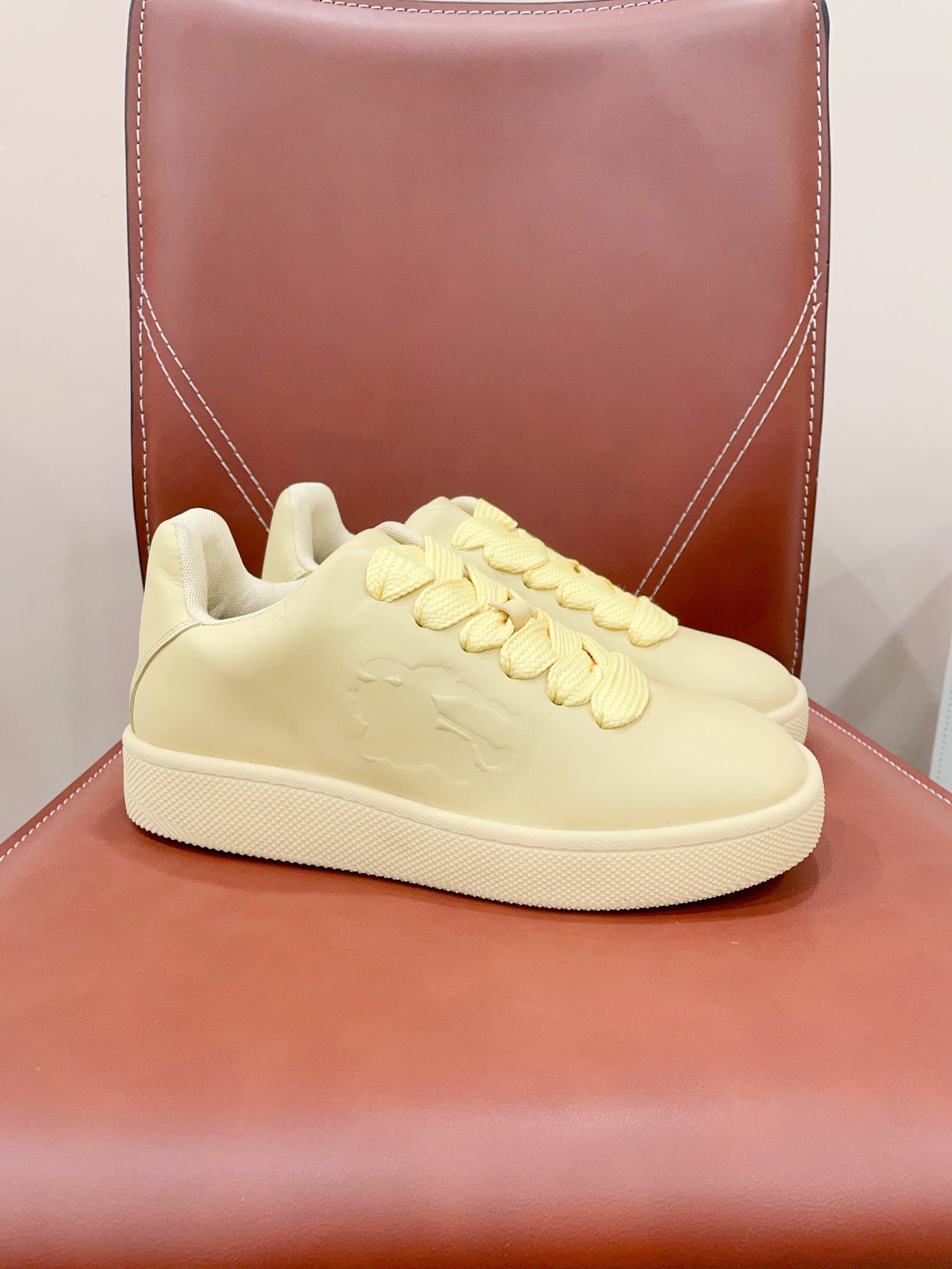 BURBERRY 26S LACE UP SNEAKERS IN LIGHT YELLOW CALFSKIN