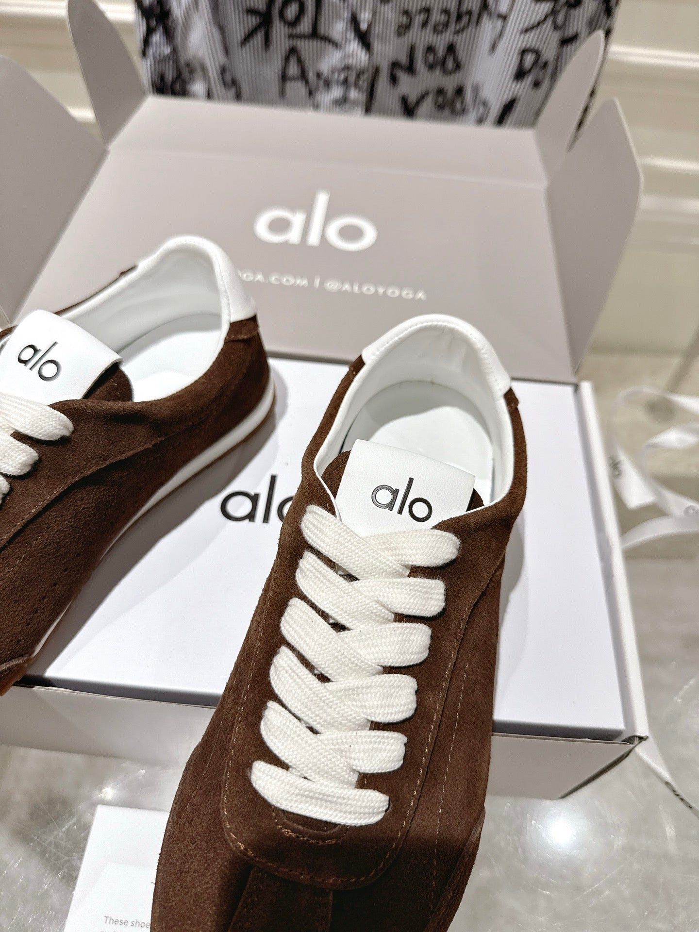 ALO 25S SUNSET SNEAKER IN DARK BROWN SUEDE